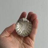 2 light metal shell cups