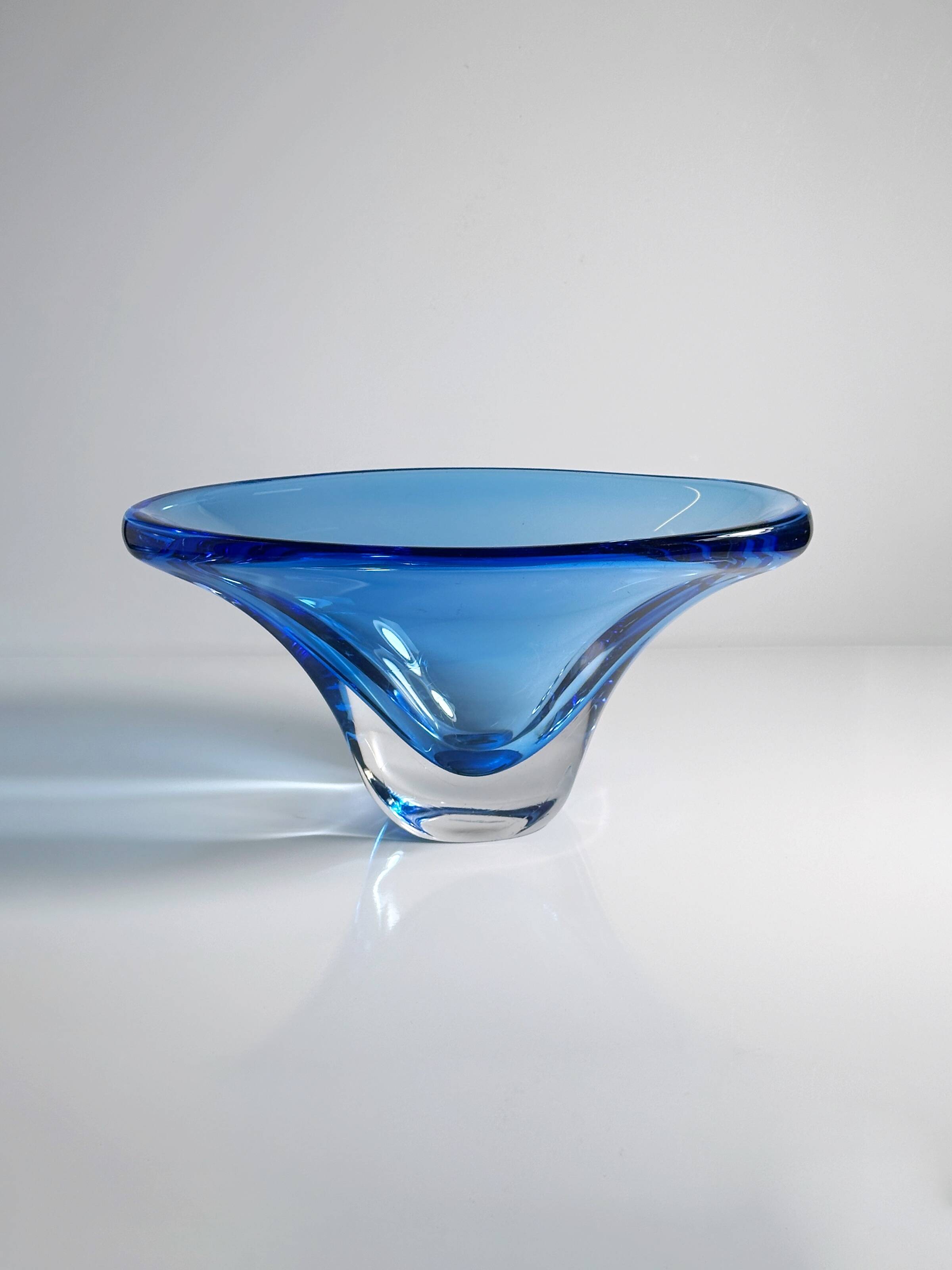 Large crystal glass fruit bowl by Focke & Meltzer Amsterdam