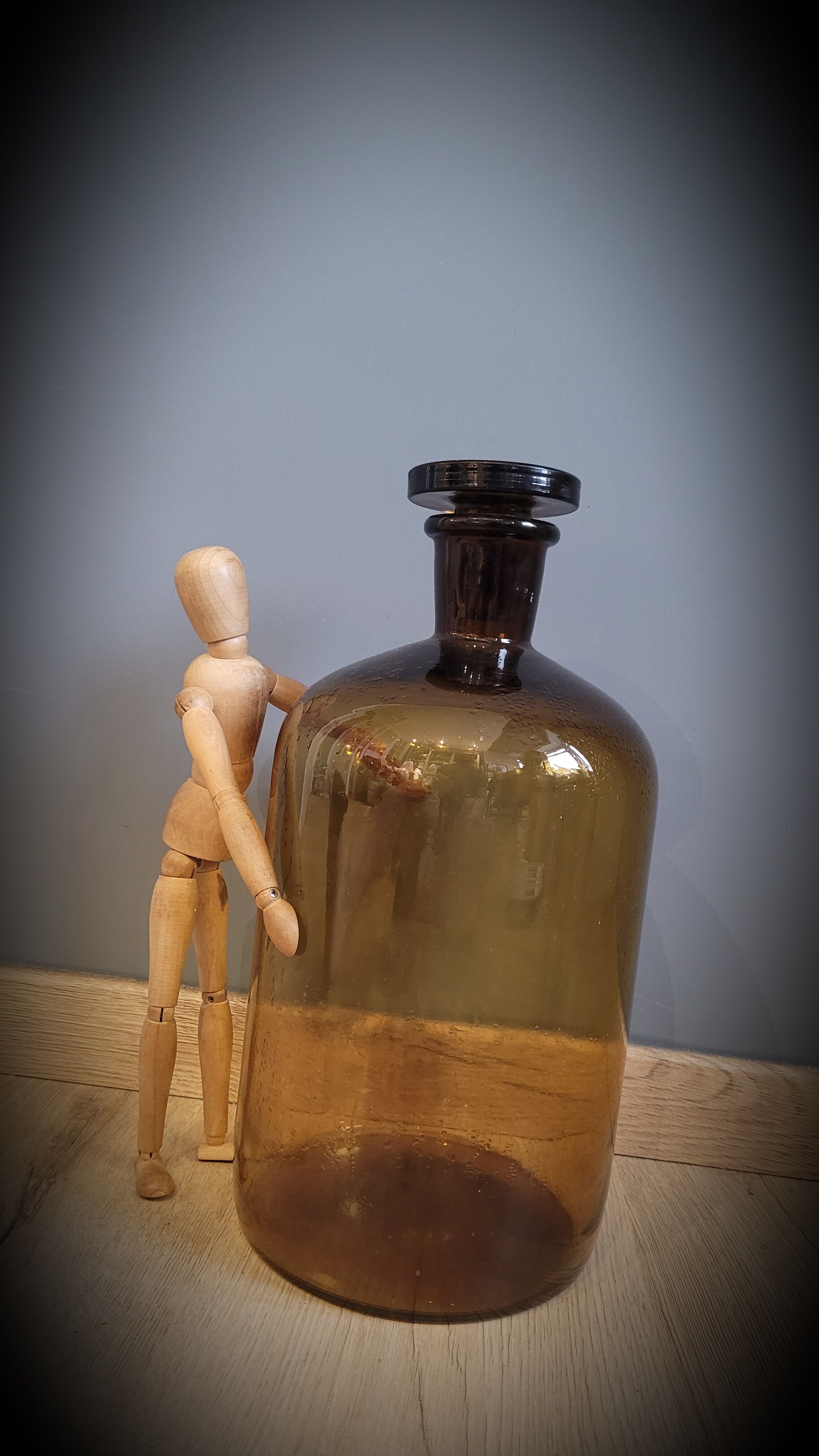 Apothecary bottle