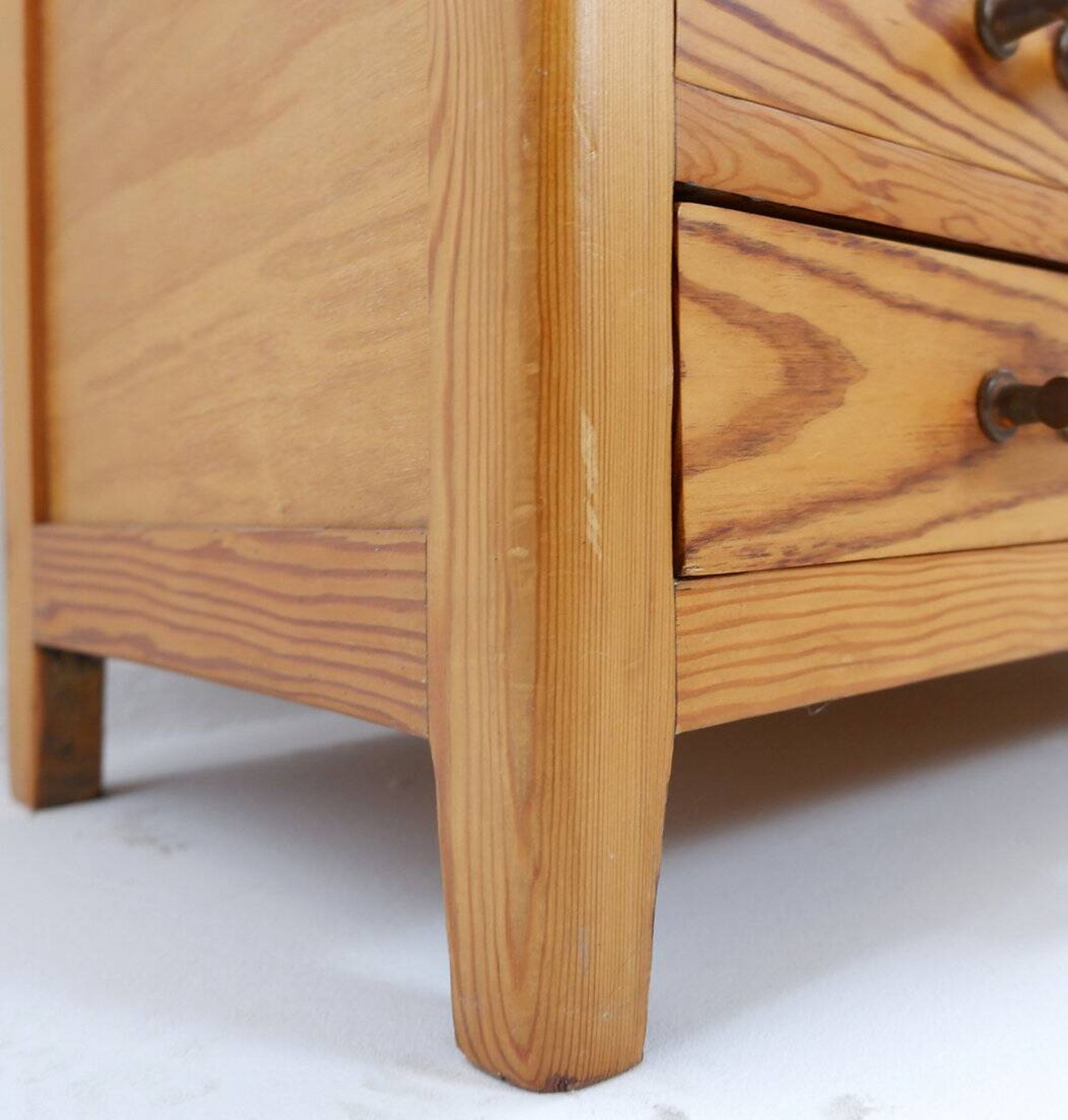 Vintage 5 Drawer Chest of Drawers with brass handles