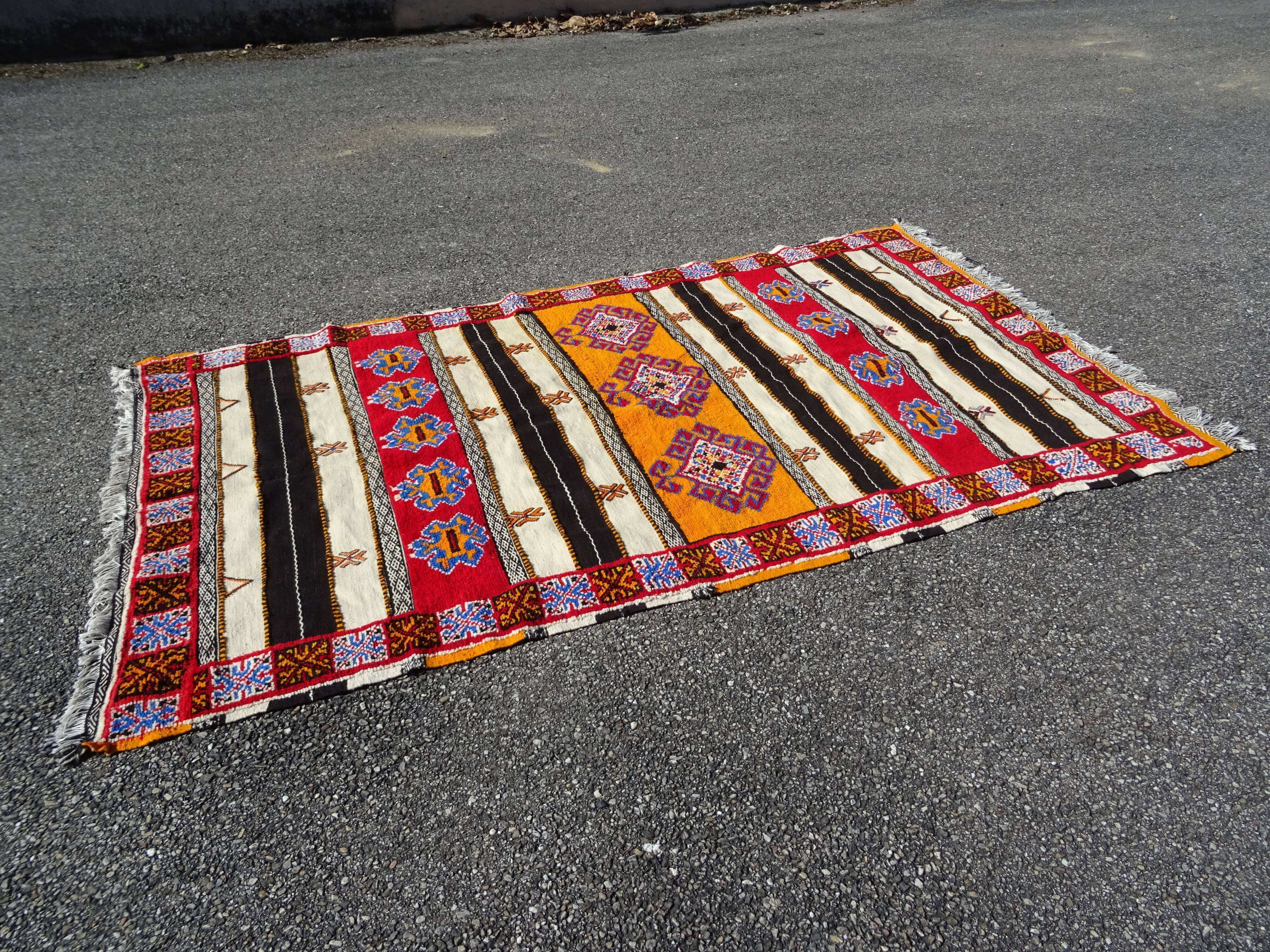 Handmade Berber carpet 250 x 136 cm