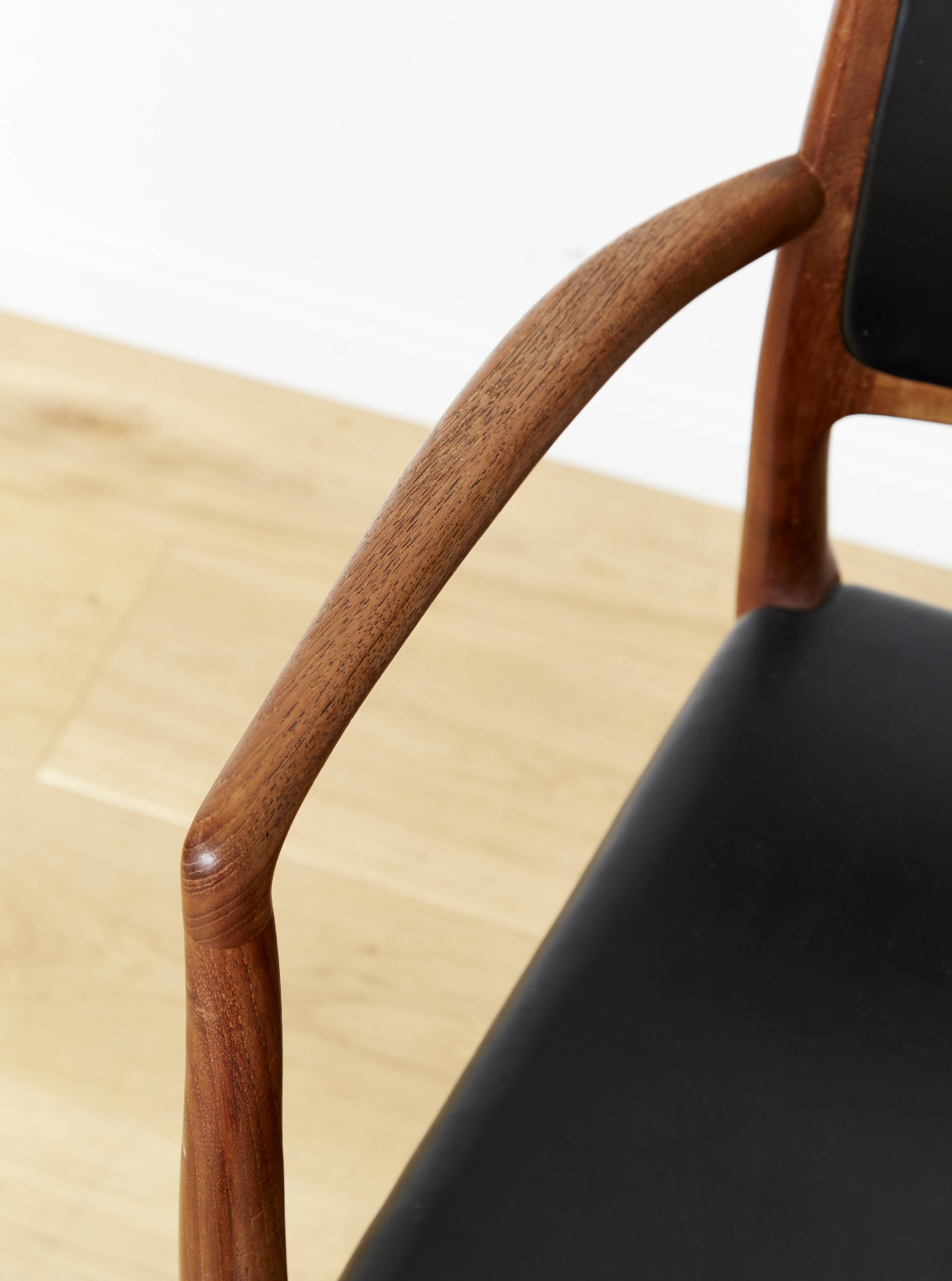 Chaise Niels Otto Møller n°65 pour JL Møller