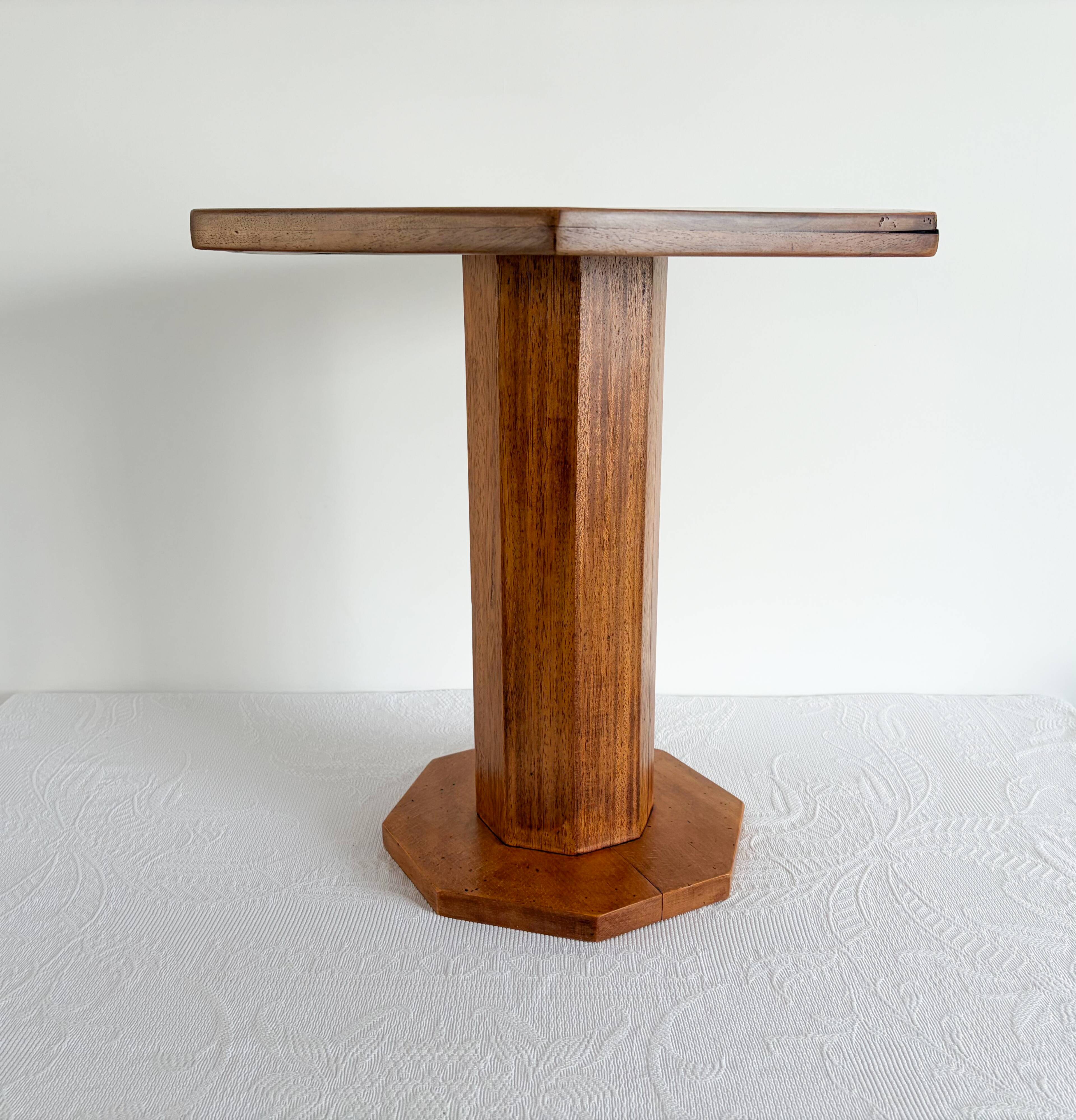 Art Deco guéridon from the 1930s in walnut and oak.