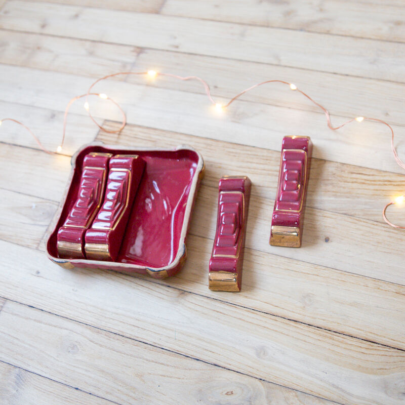 4 red and gold art deco ceramic knife holders
