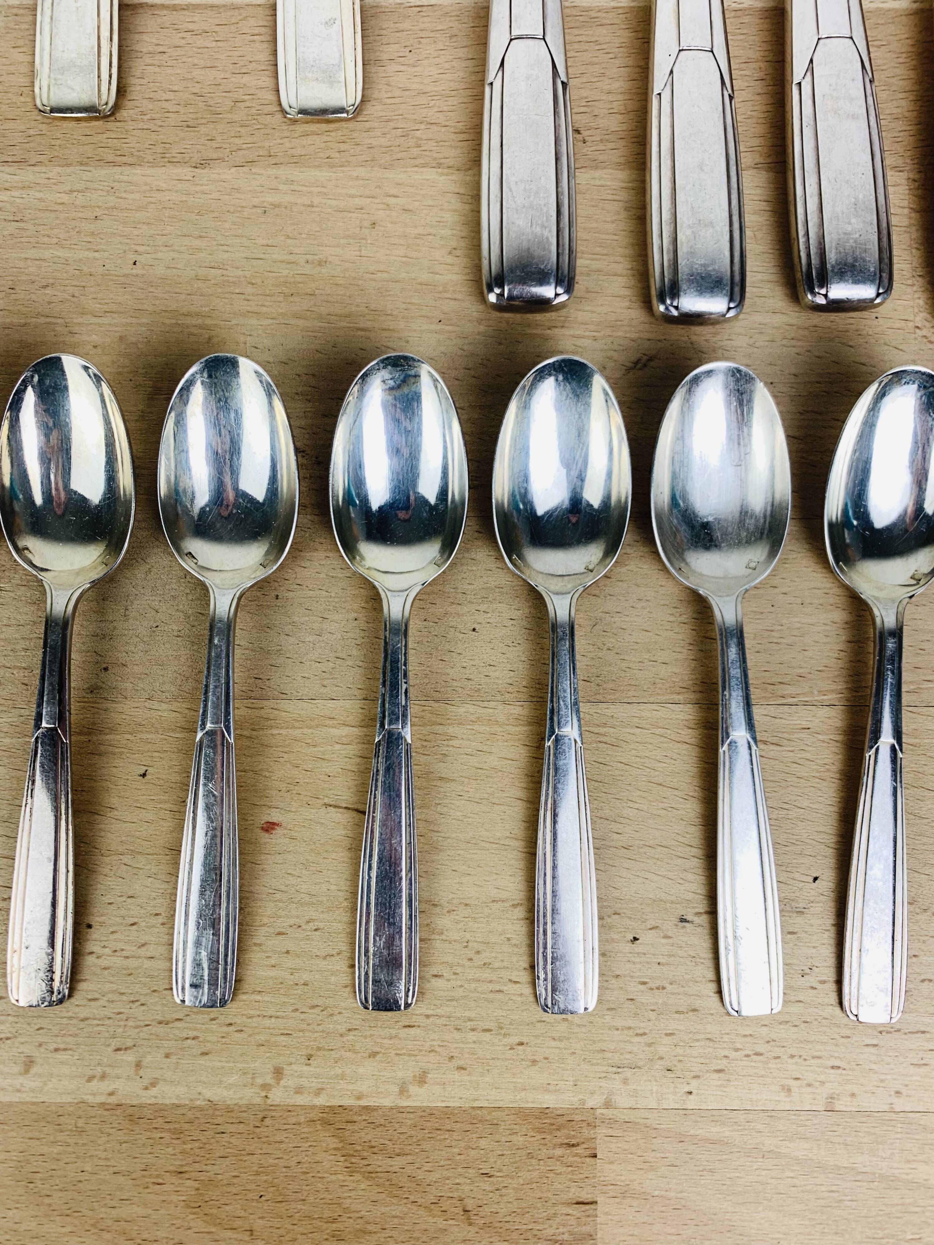 Housewife Ravinet d'Enfert model Navarre art deco silver metal 32 pieces