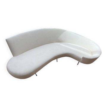 Canapé in the style of kagan