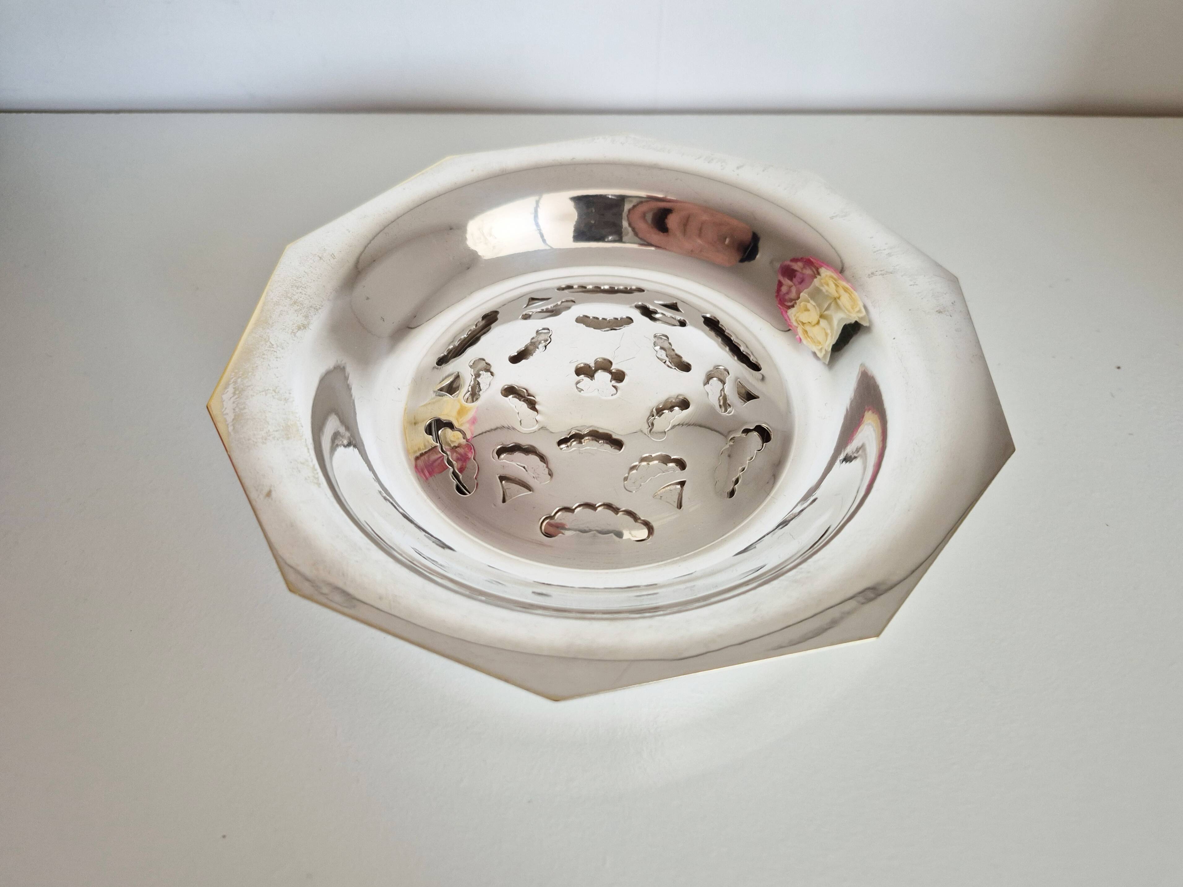 Antique butter dish in the Coquillor style, made of silver-plated metal.