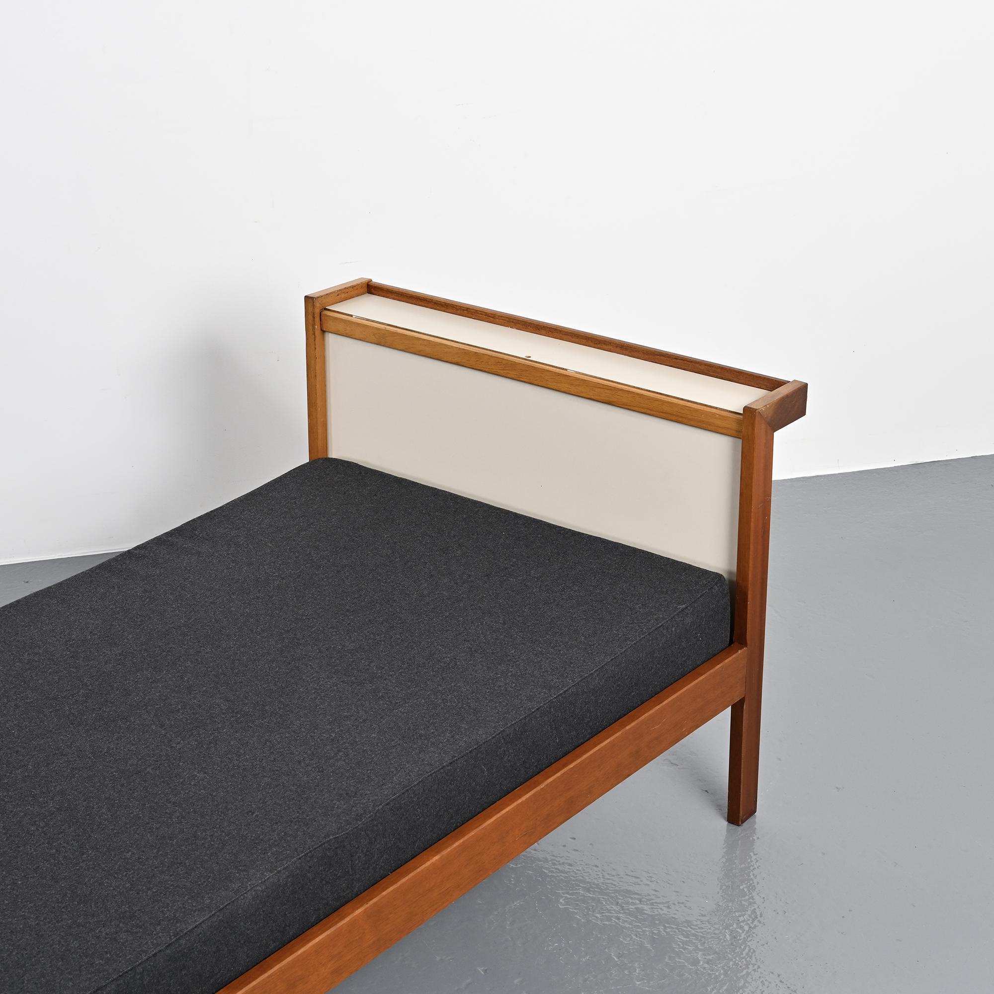Lit en acajou à système Tigette par André Sornay, vers 1960