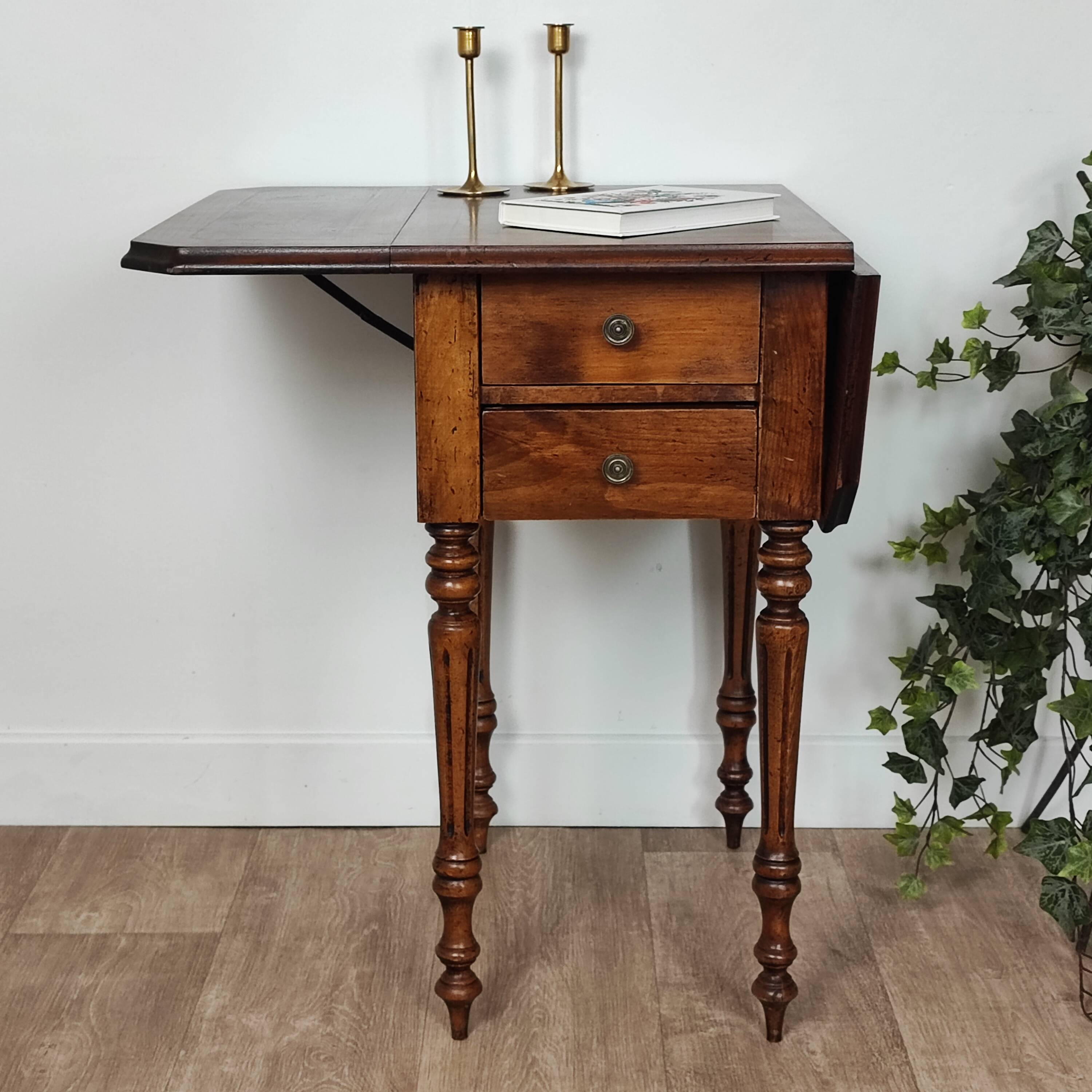 Table de chevet à rabats