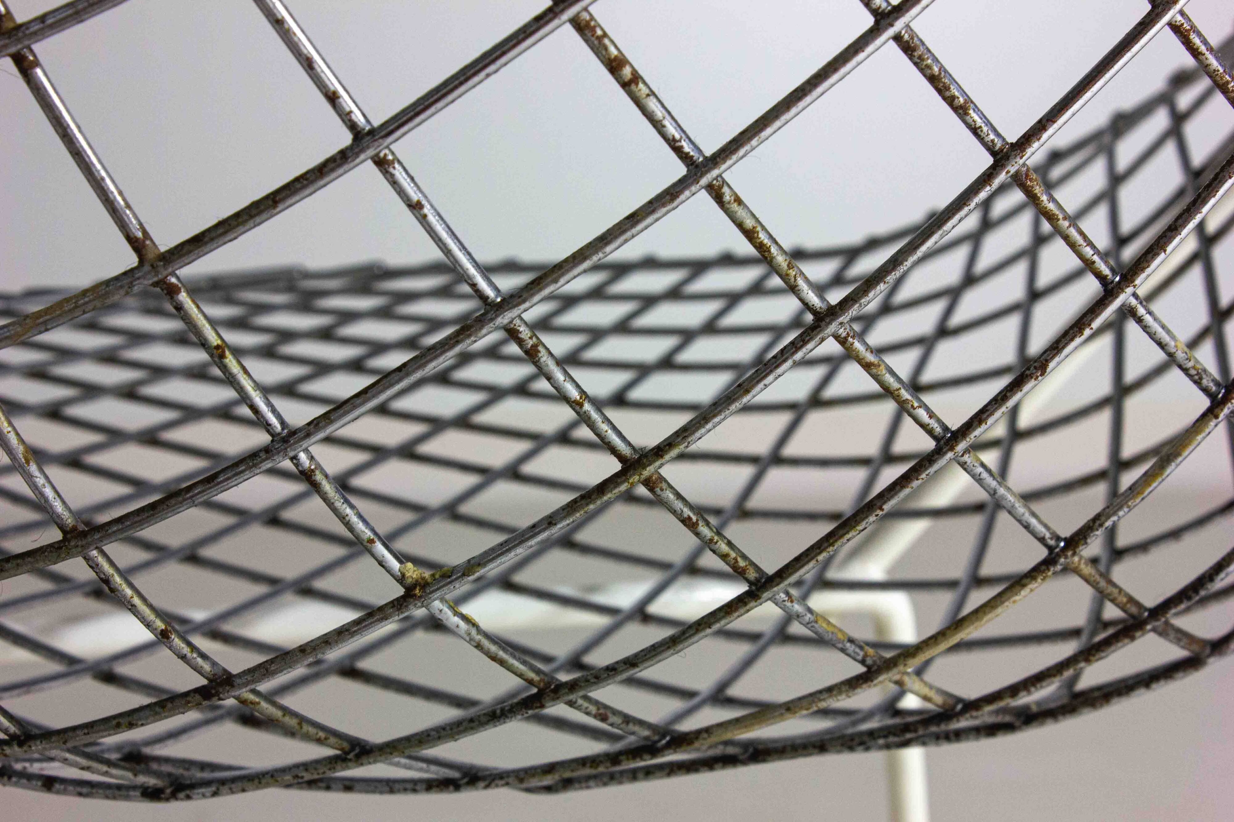 Rare Bertoia diamond chairs with ottoman for Knoll International, 1970s