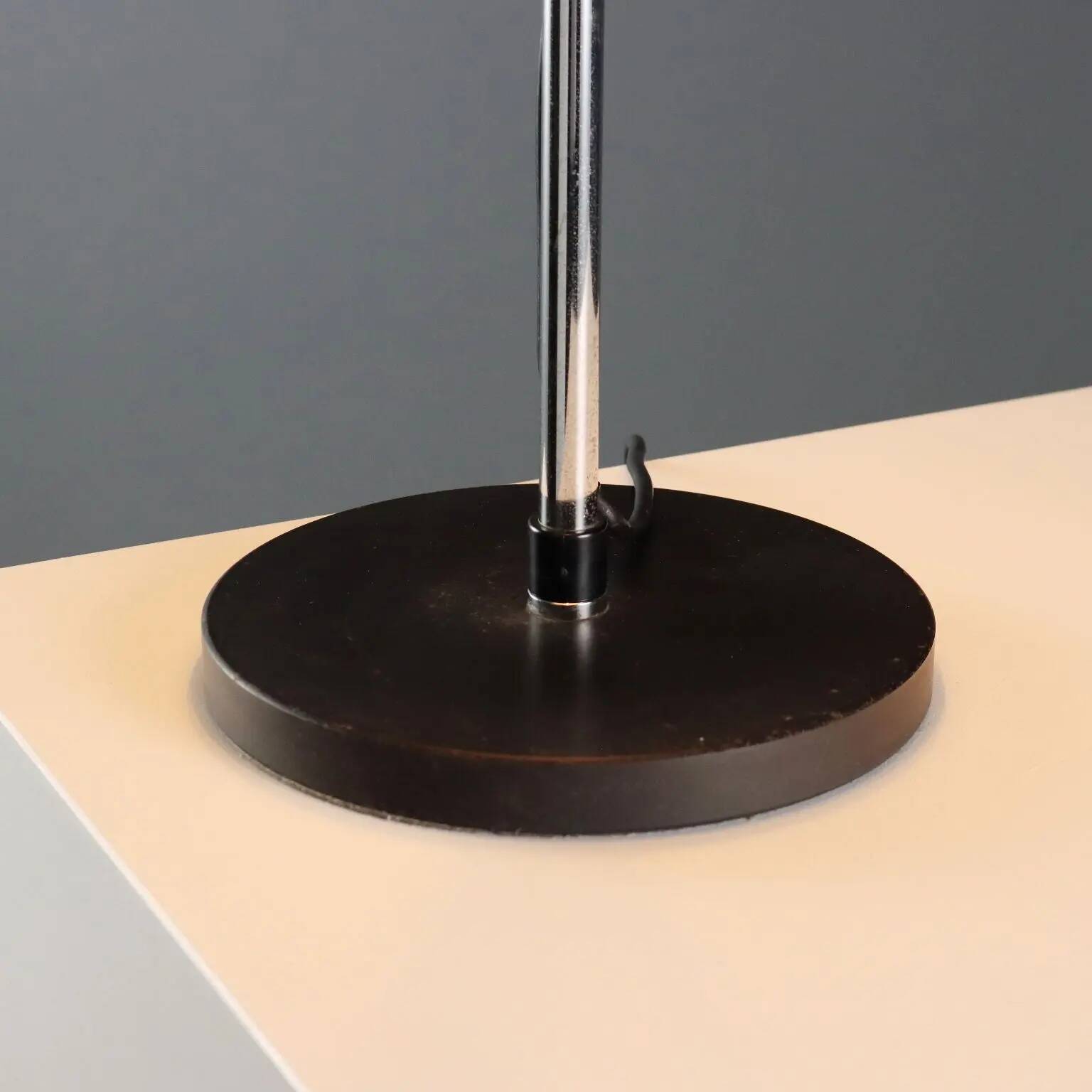 Lampe de table vintage design en aluminium et métal, Italie, années 1960