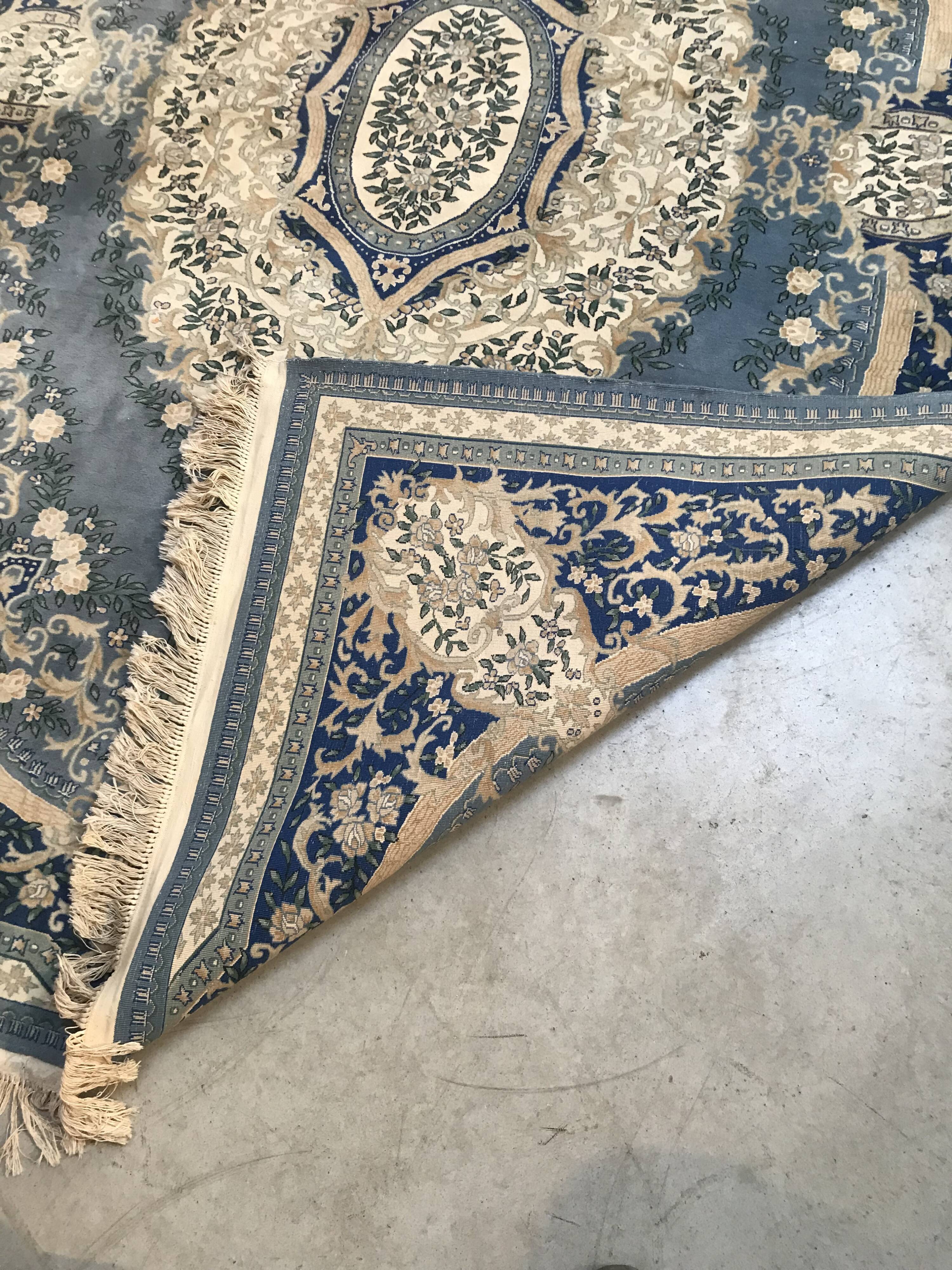 Floral pattern rug