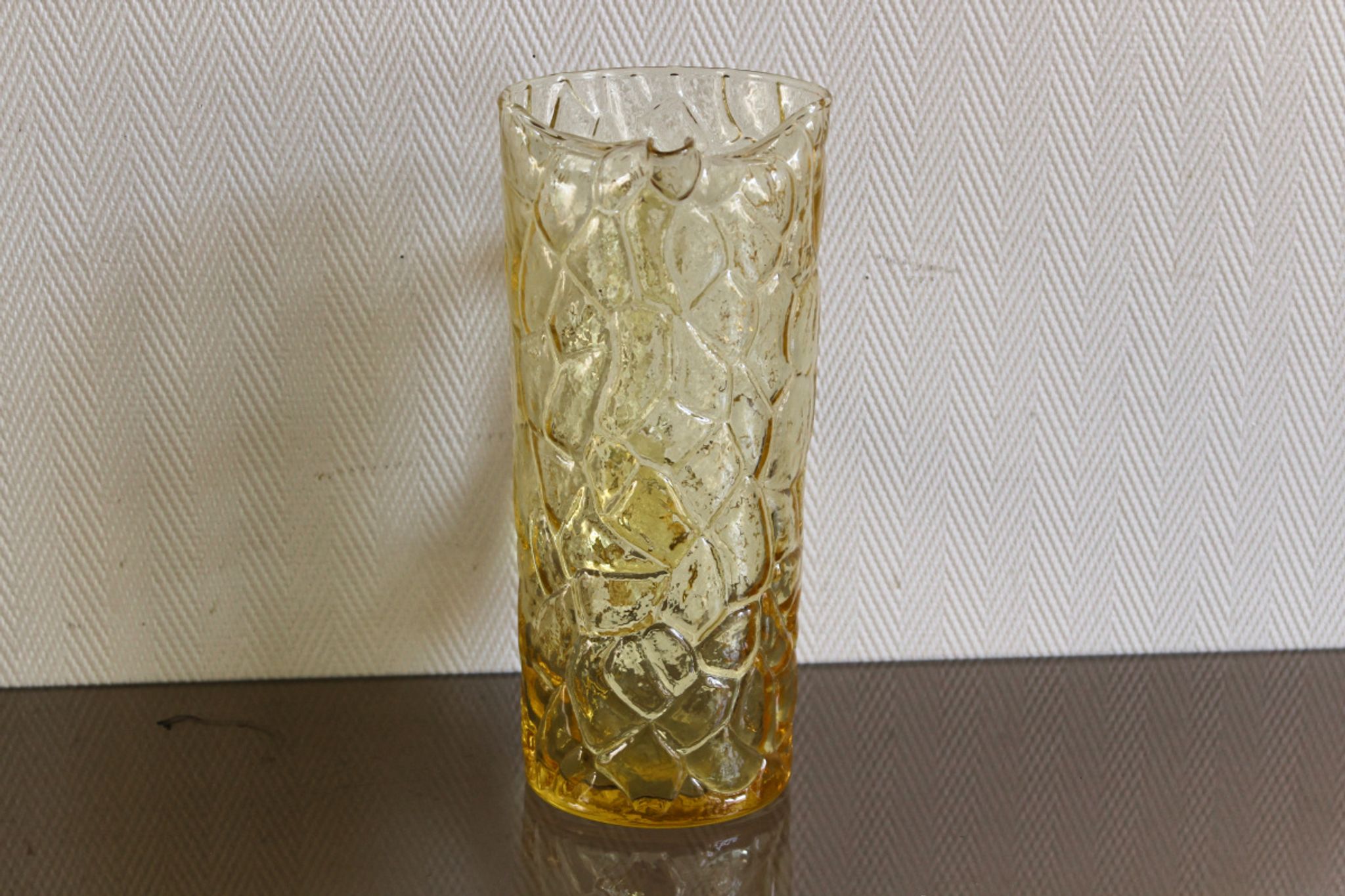 Pichet en verre froissé