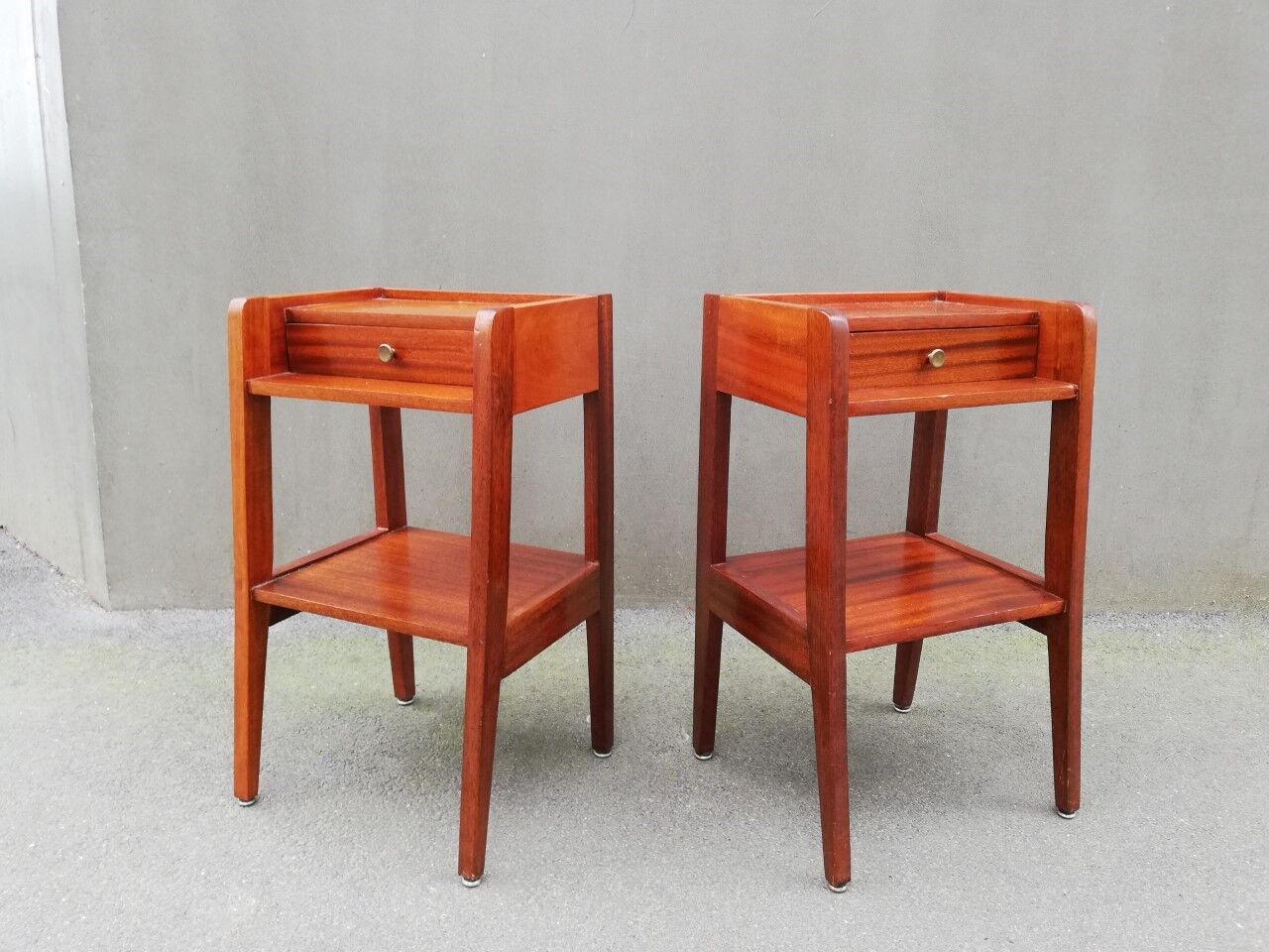 Paire de tables de chevet années 50