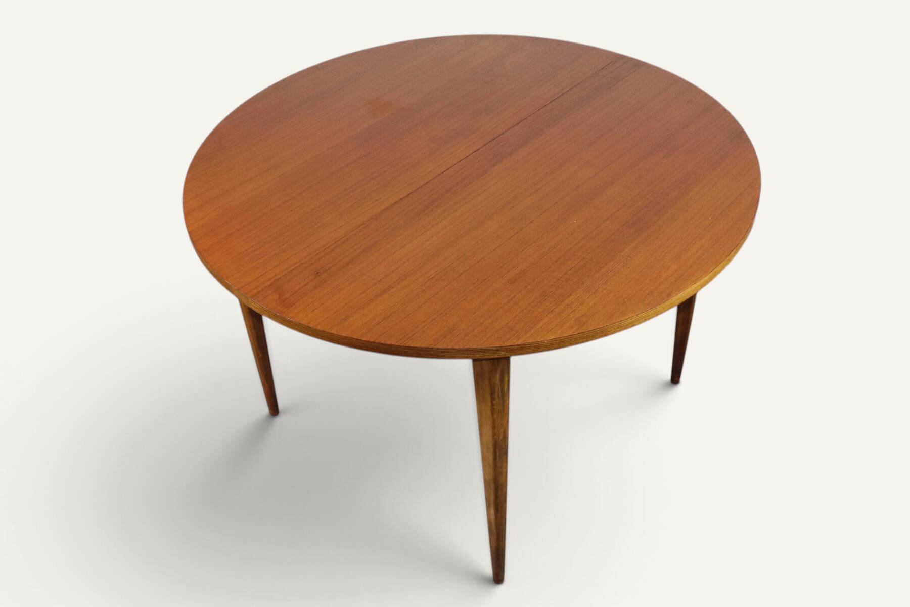 Round extendable dining table in teak – 1960s