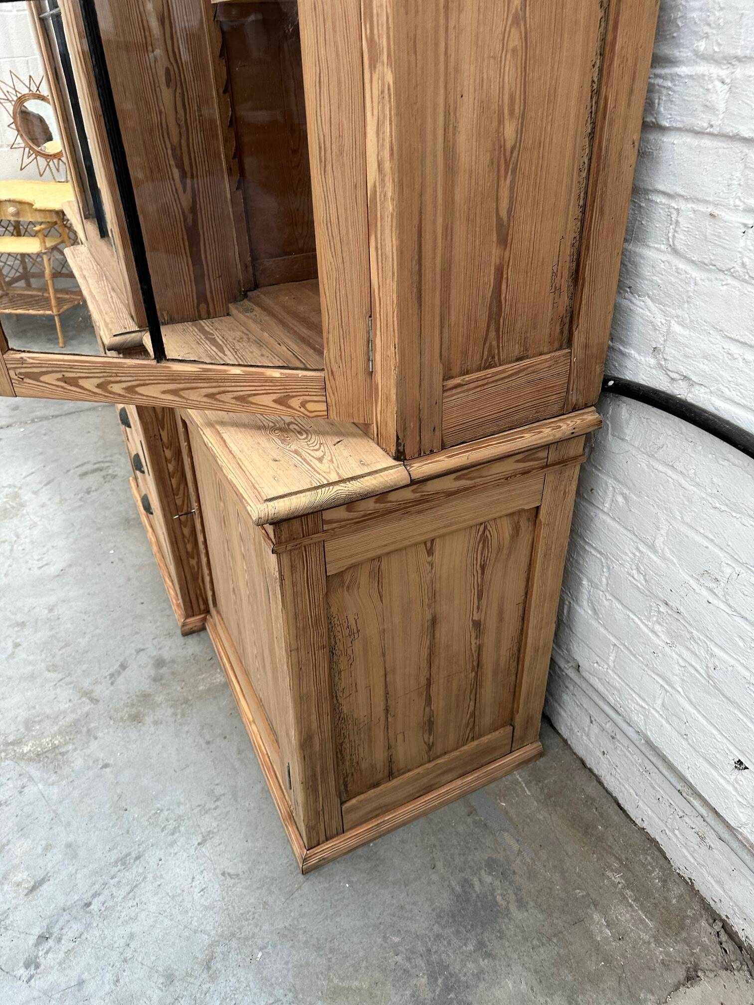 Masterful exhibition showcase from the early 20th century