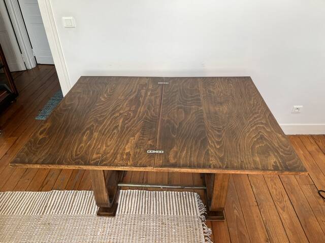 Folding table