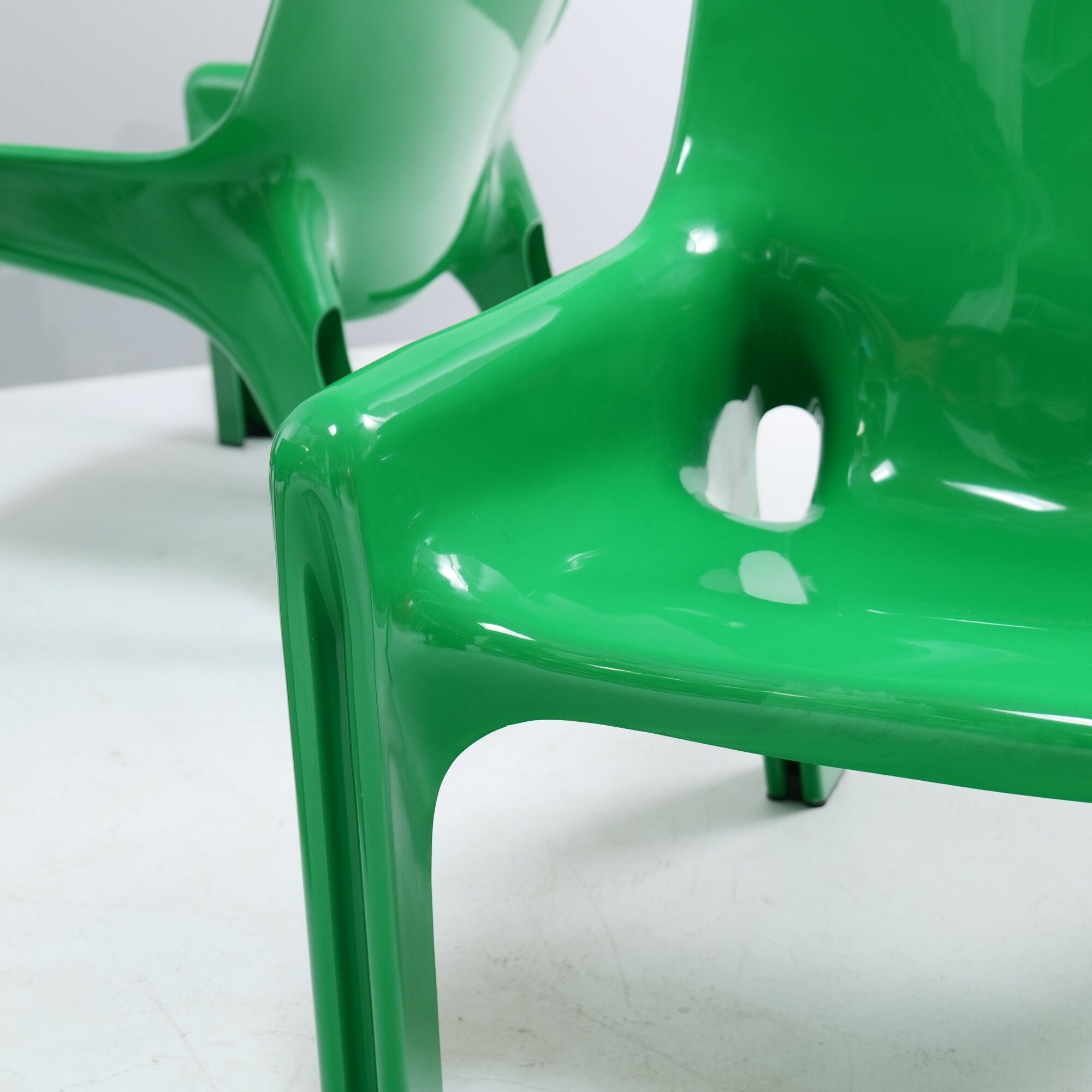 Vico Magistretti Vicario green armchairs for Artemide 1970's
