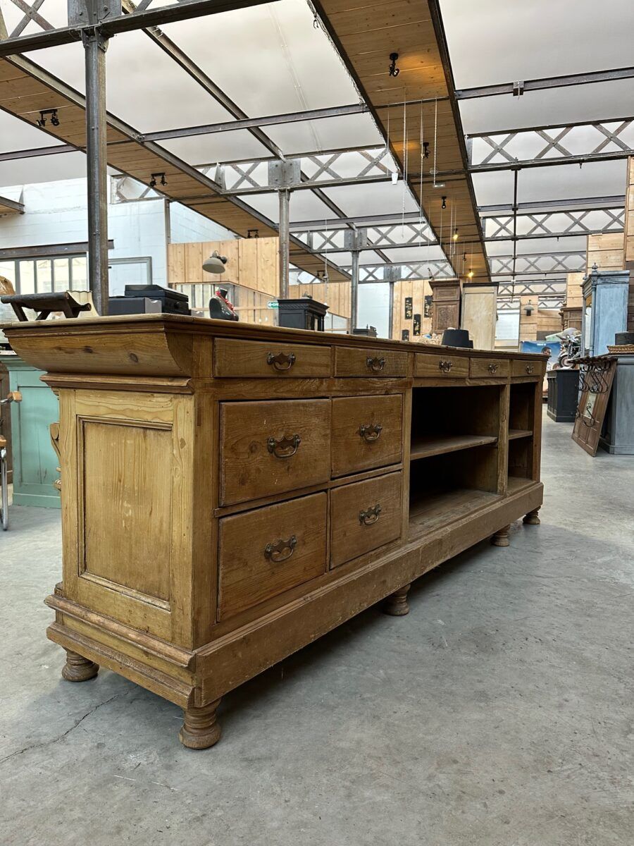 Old fir counter