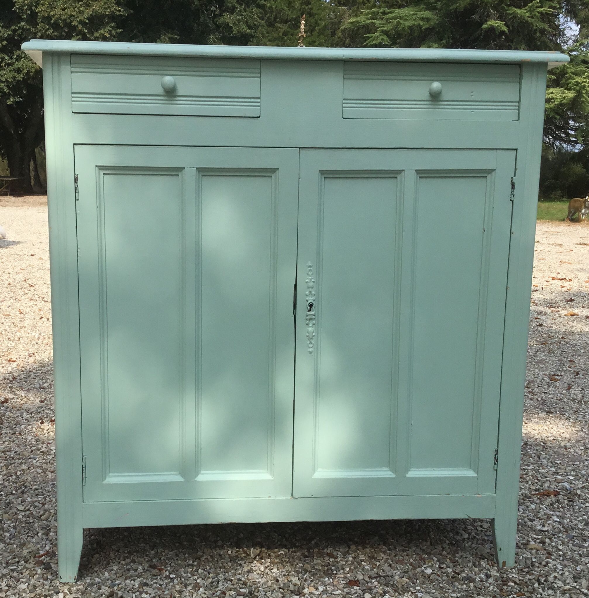 Green parisian buffet of water