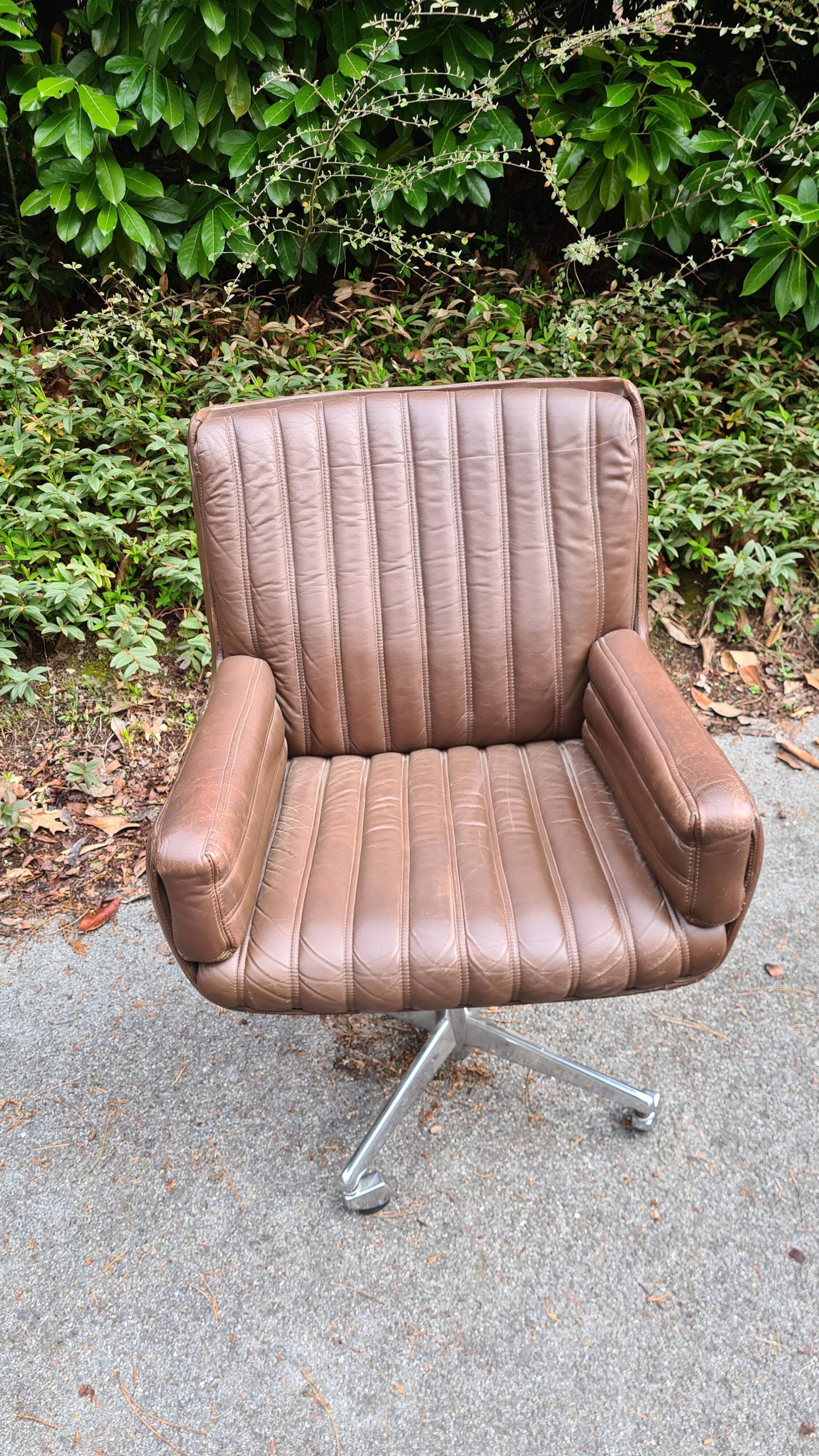 Brown leather office chair 80s