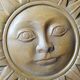 Plaque murale soleil anthropomorphe en terre cuite patinée, Italie 1996