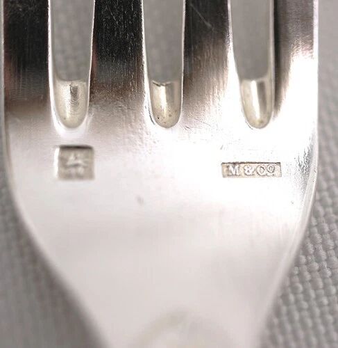 Ercuis Neo-Gothic style, 38-piece cutlery set in silver-plated metal, excellent condition.