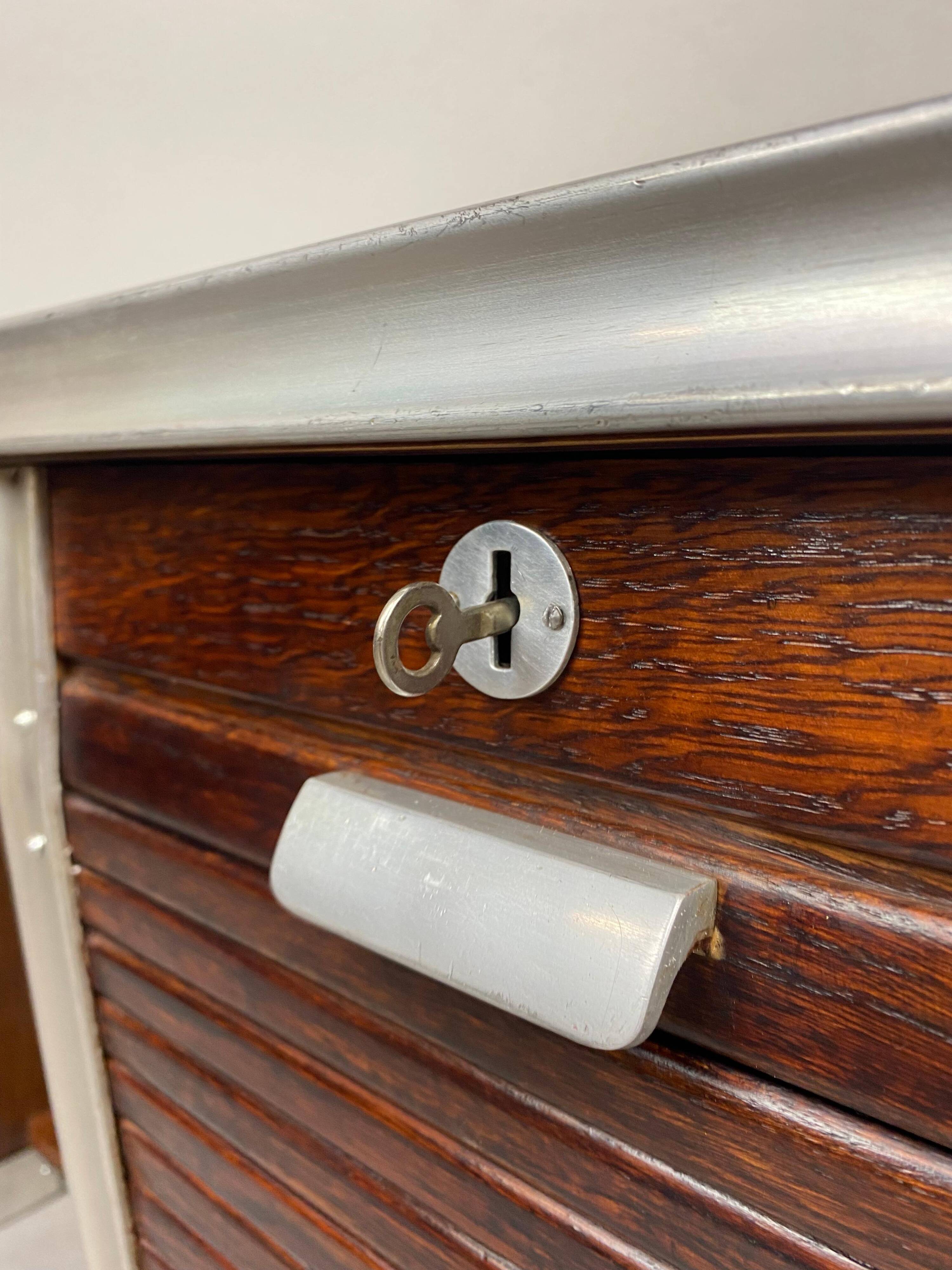 Small functionalist desk