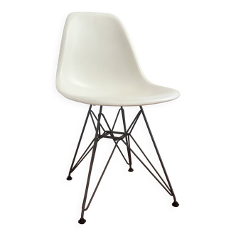 Chaises DSW de Charles et Ray Eames pour Vitra