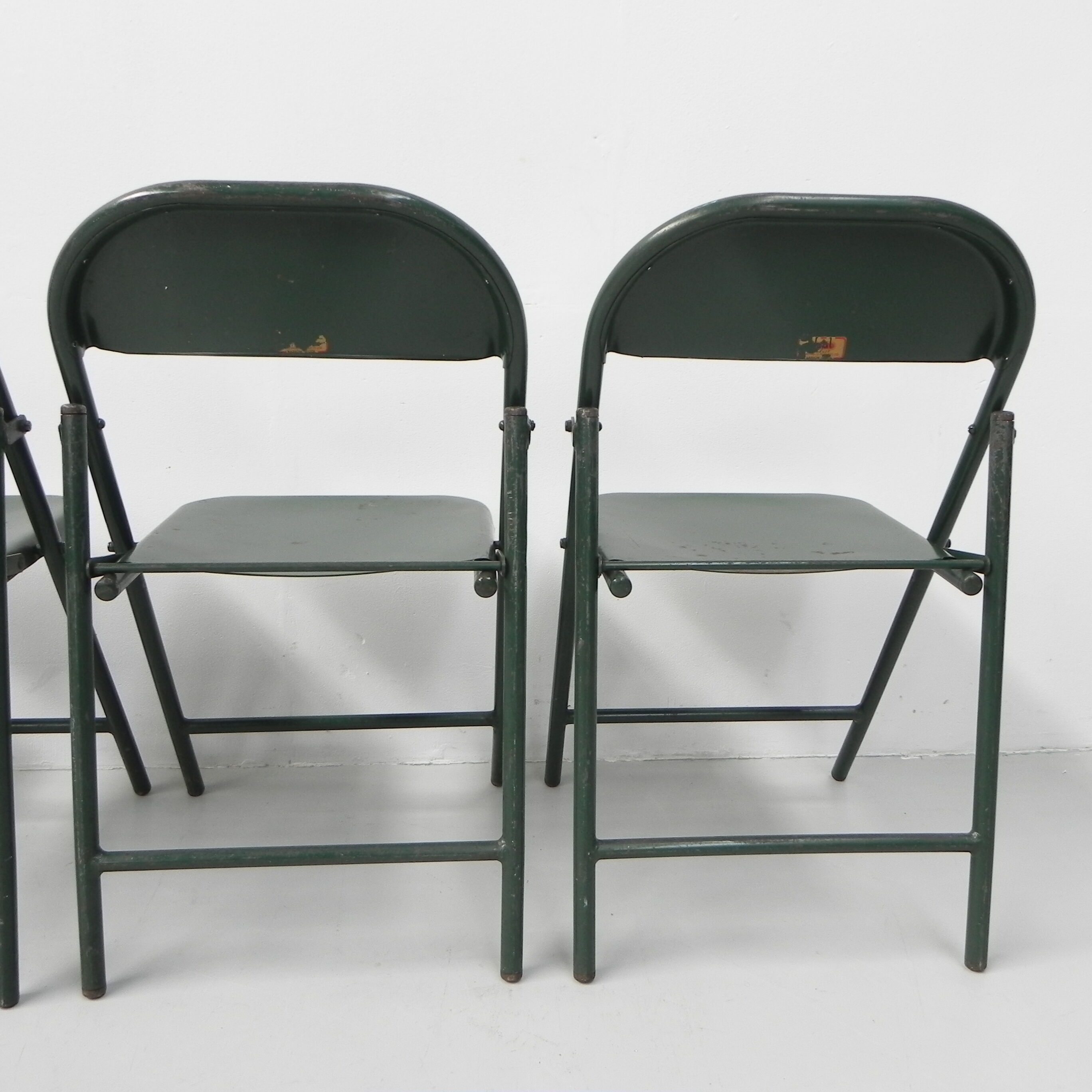 https://tiltvintagedesign.com/gb/furniture/3926-set-of-4-industrial-steel-folding-chairs-du-al-dare-
