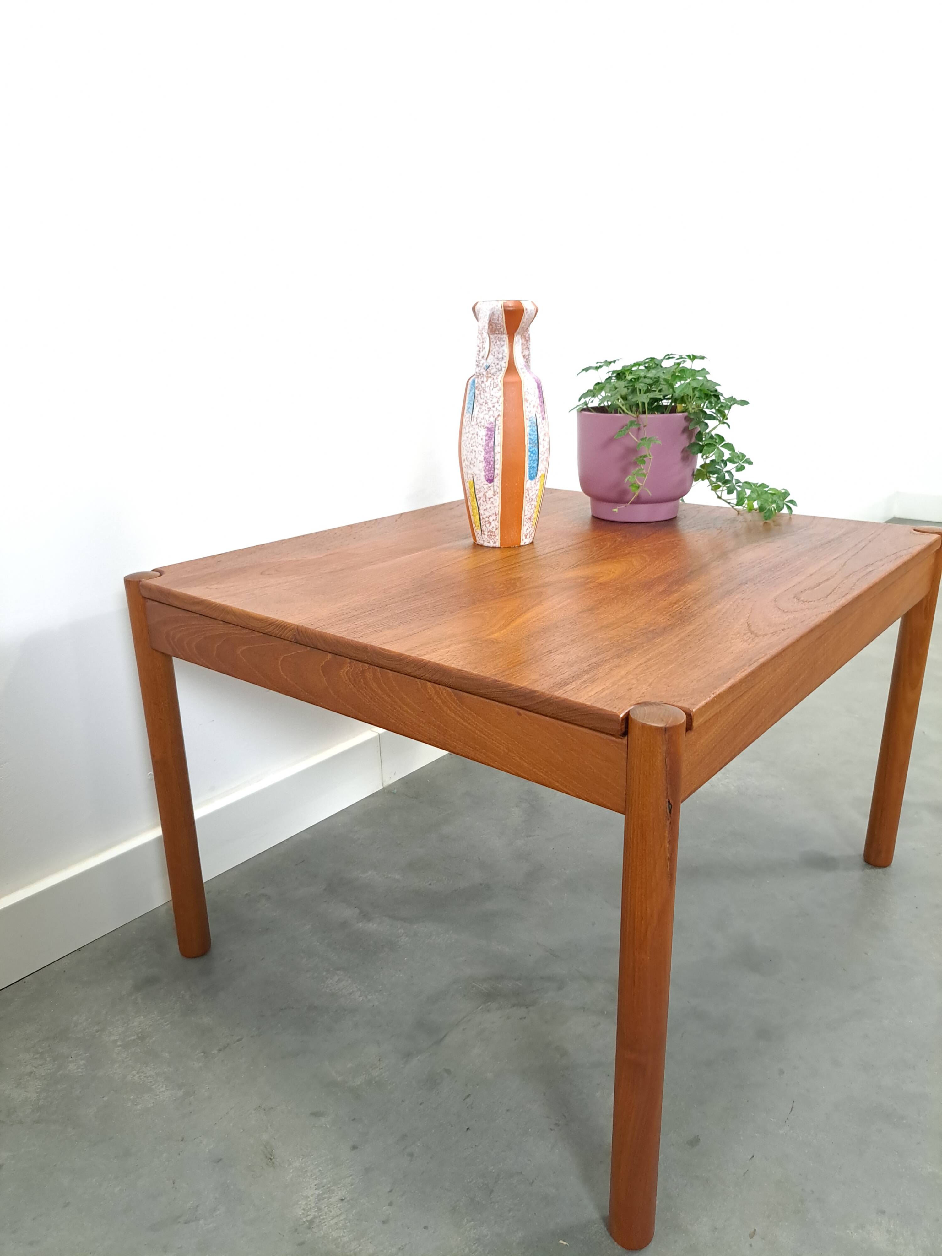 Vierkante Deense teak salontafel Magnus Olesen met ronde poten, nr.2