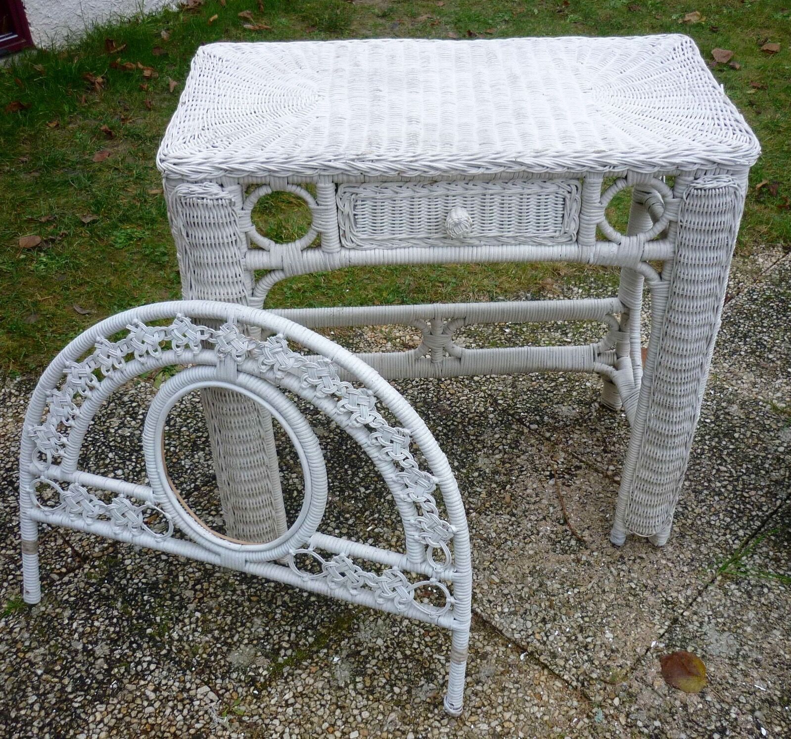 Coiffeuse en rotin blanc vintage années 60-70