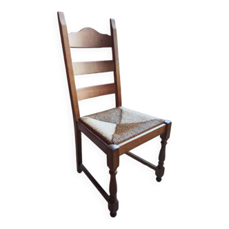 Chaises en bois et paille