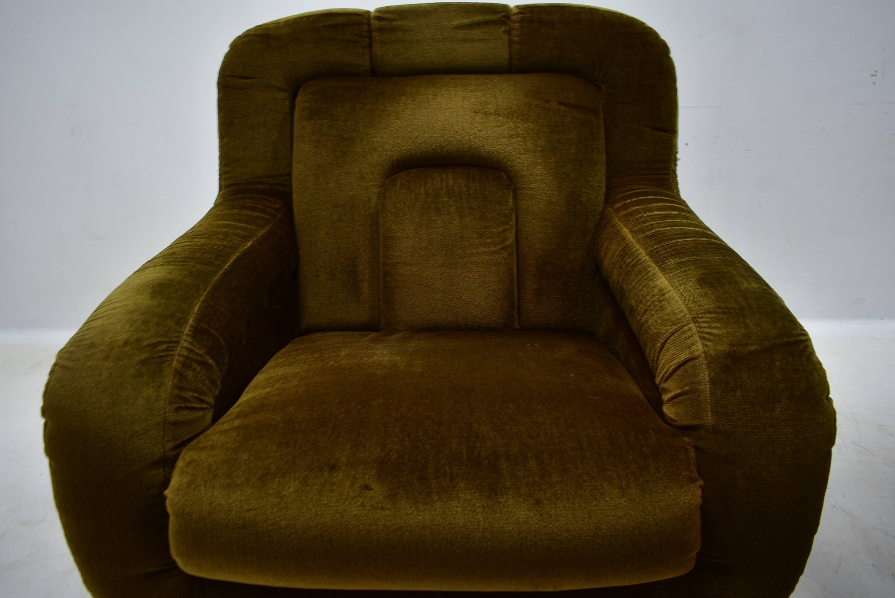 Pair of rare mid-century lounge armchairs, Italy, 1970s