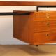 Bureau vintage en teck & métal – années 60