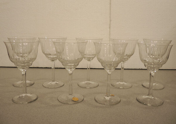 9 anciens verres à pied motif taillé Villeroy boch