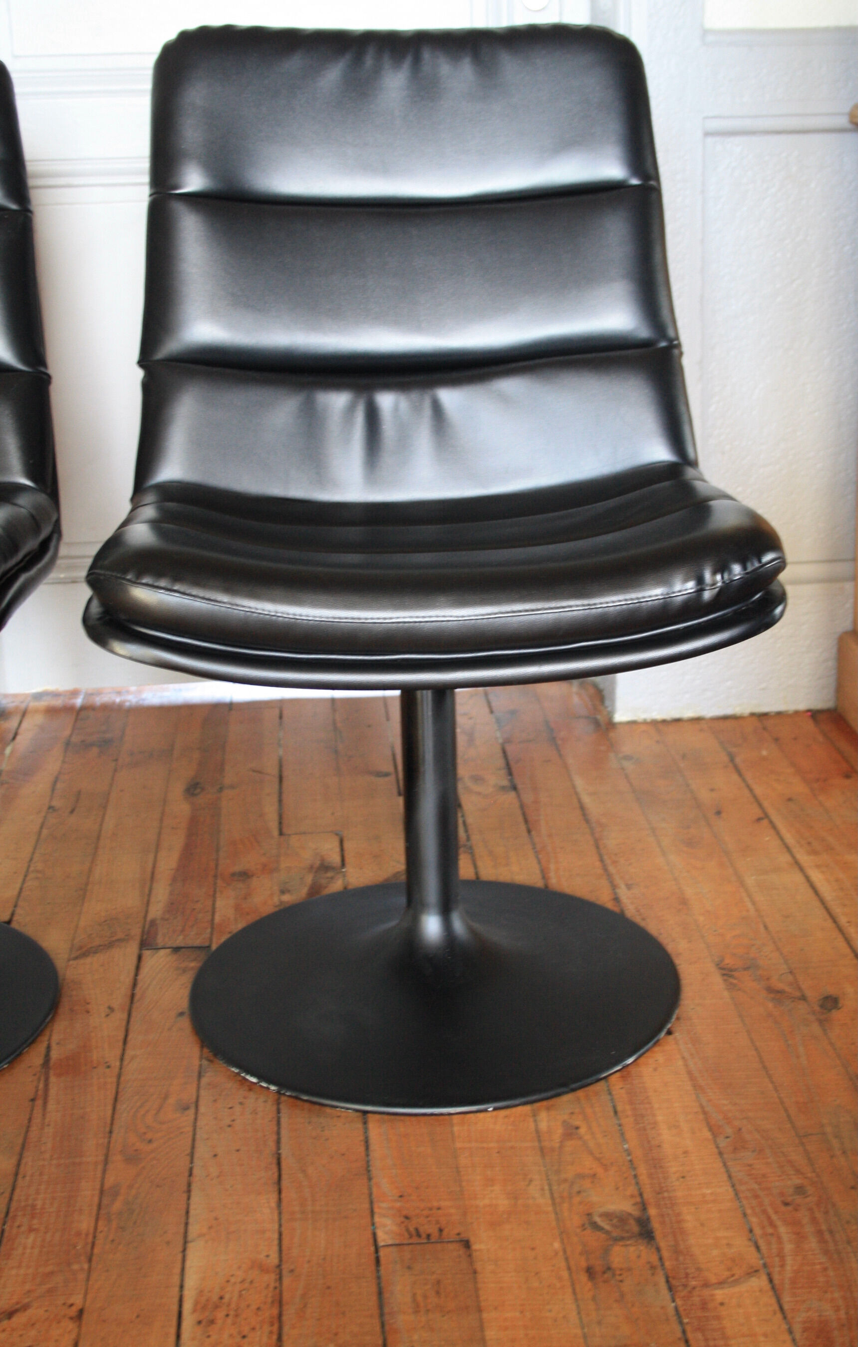 Office chair Artifort by G. Harcourt