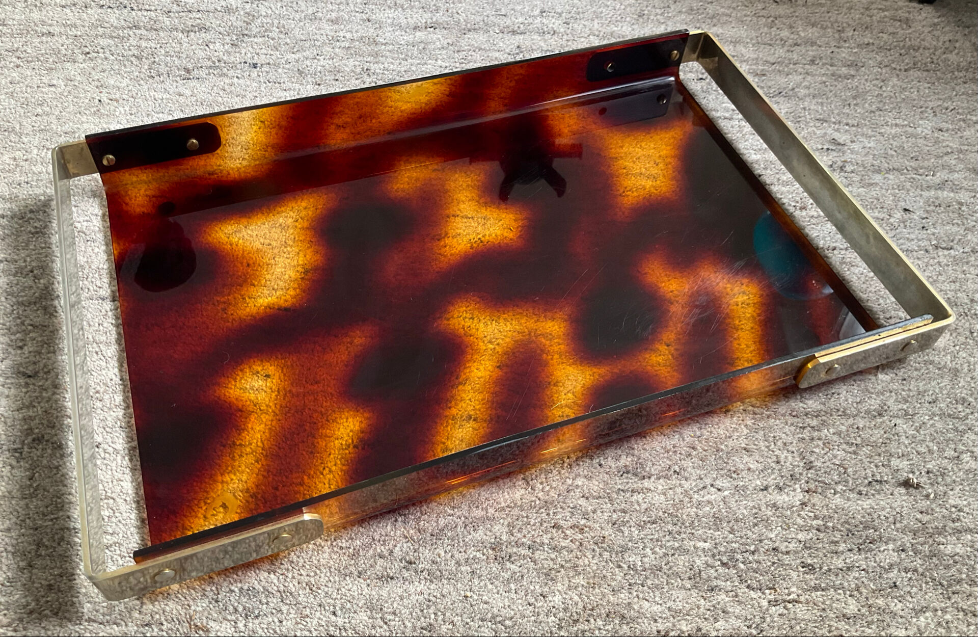 Vintage plateau in tortoiseshell lucite, Maison Mercier style.