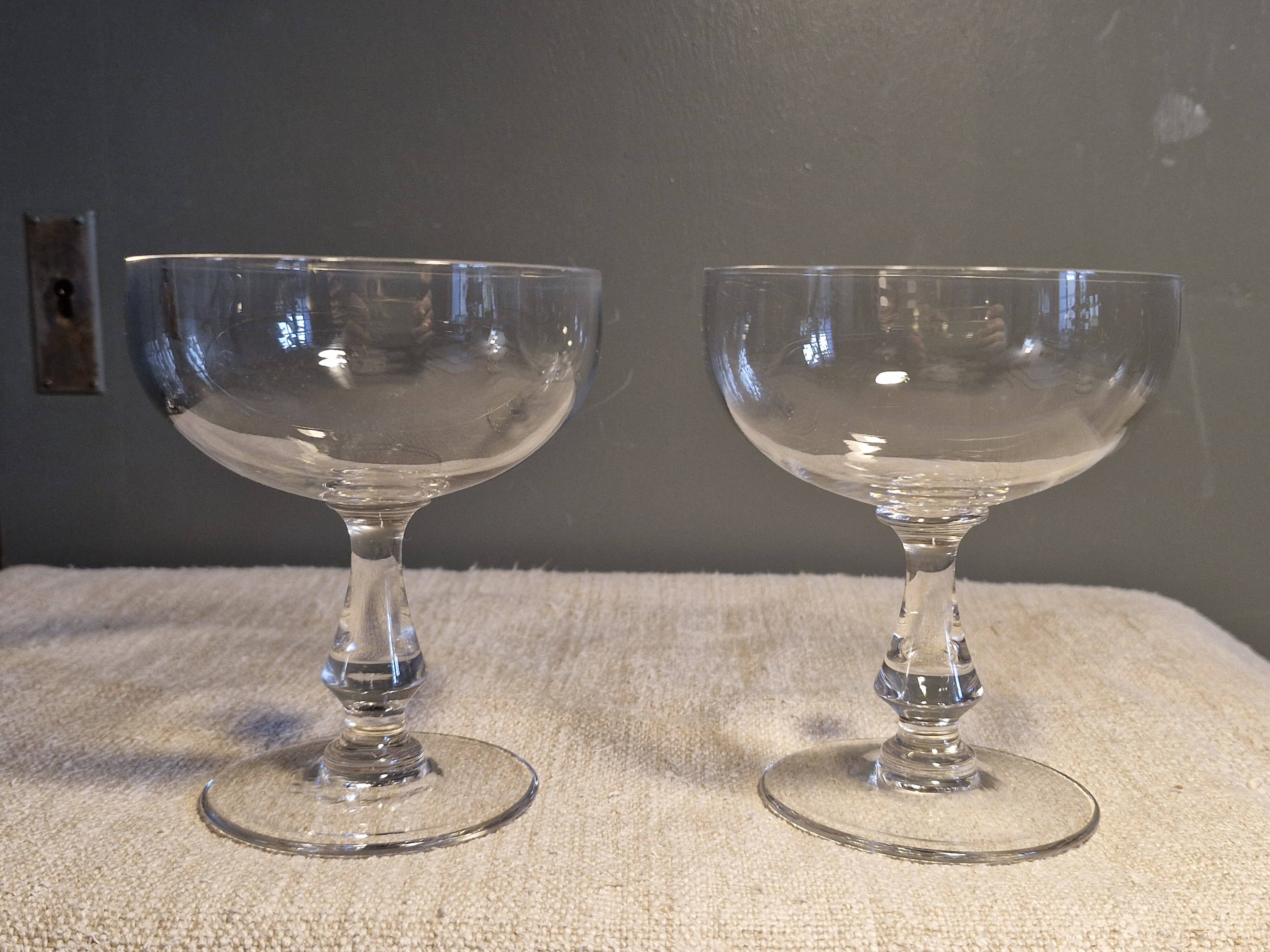 2 coupes à champagne anciennes en cristal de Baccarat