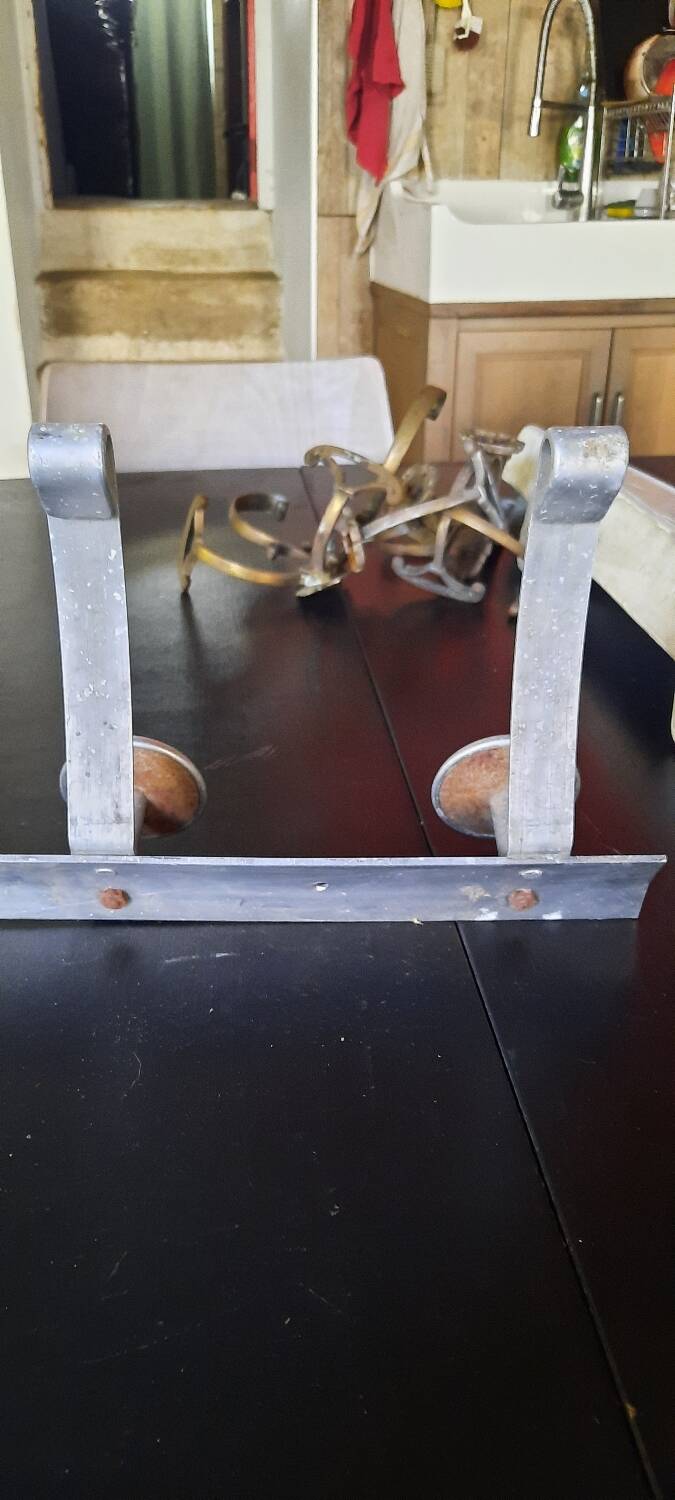 Aluminum wall coat rack