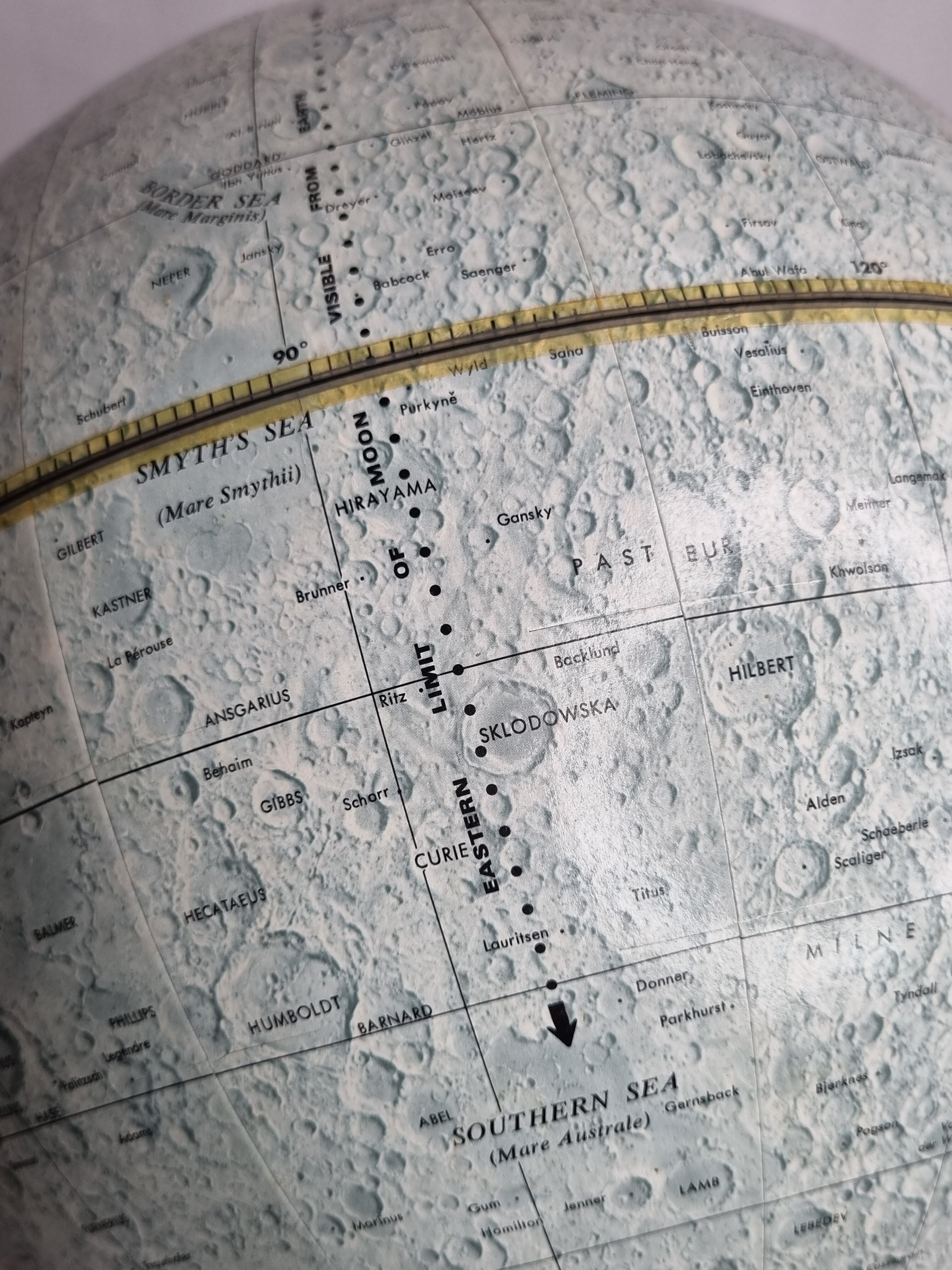 Vintage lunar globe made in u.s.a., 30 cm on base