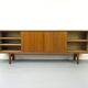 Buffet danois en teck par Henning Kjaernulf pour Bruno Hansen, années 1960
