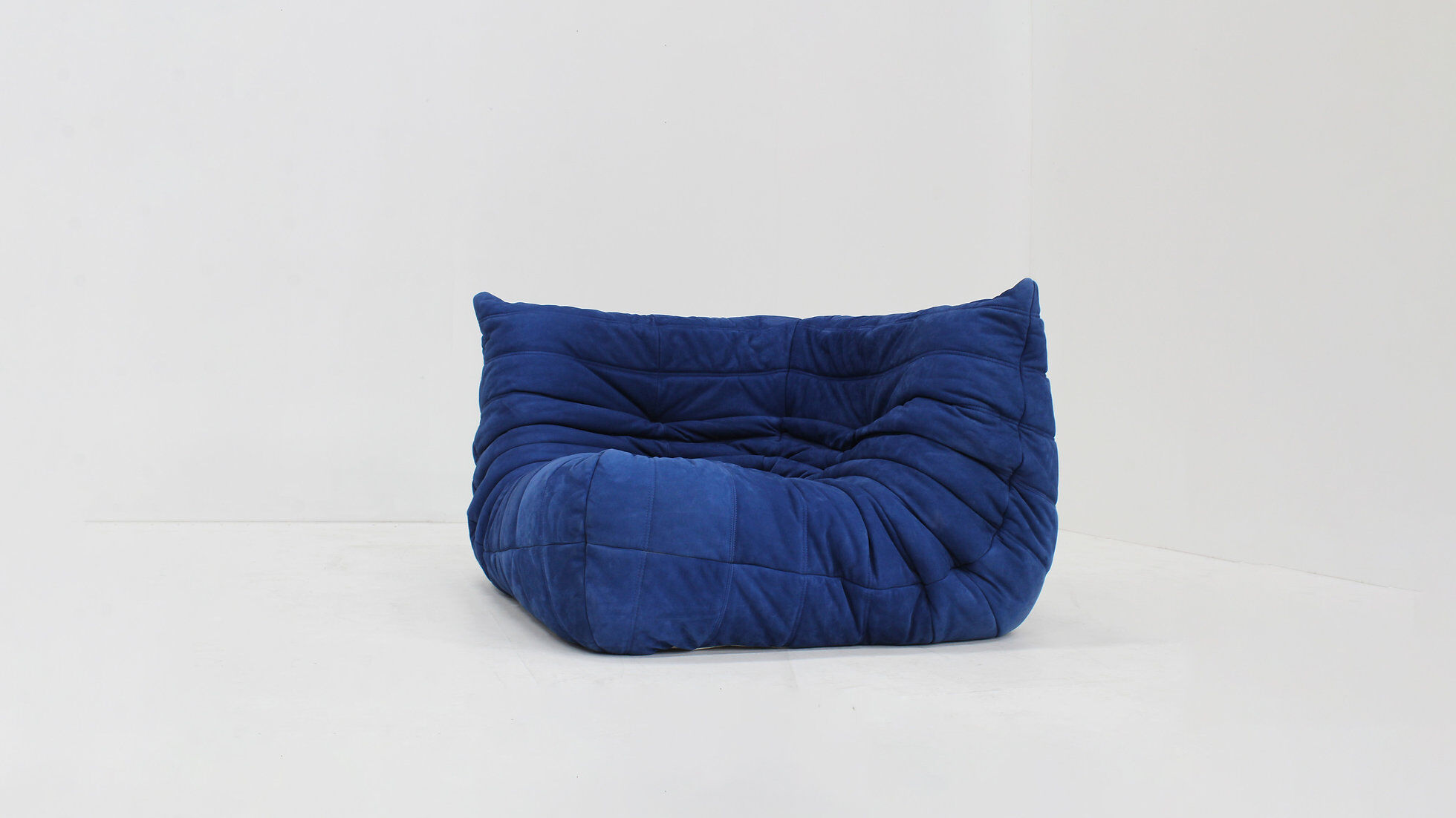 Togo Ligne Roset blue leather corner armchair by Michel Ducaroy for Ligne Roset