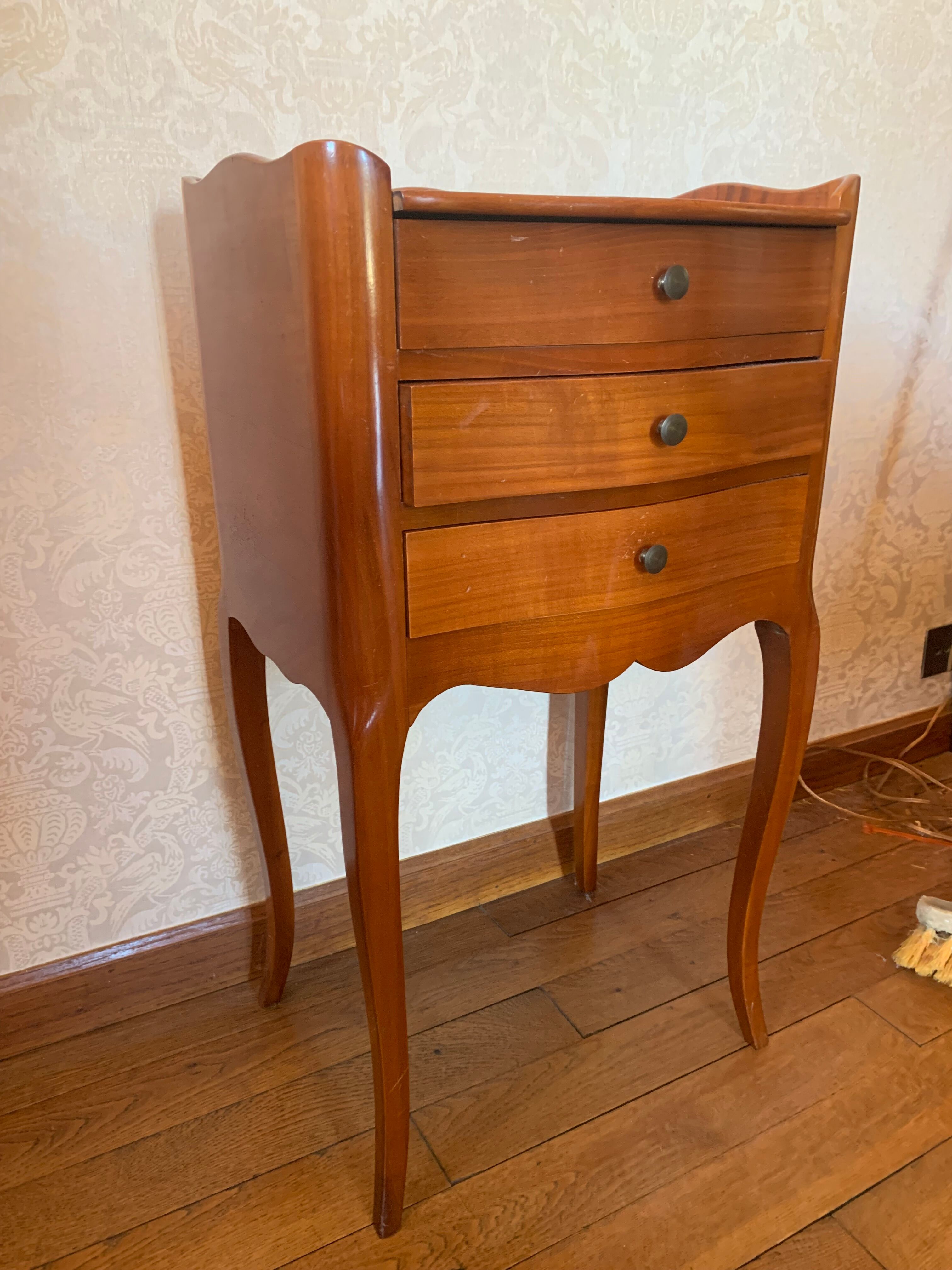 Style bedside table