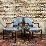 Paire de fauteuils en bois naturel de style régence xix eme siècle