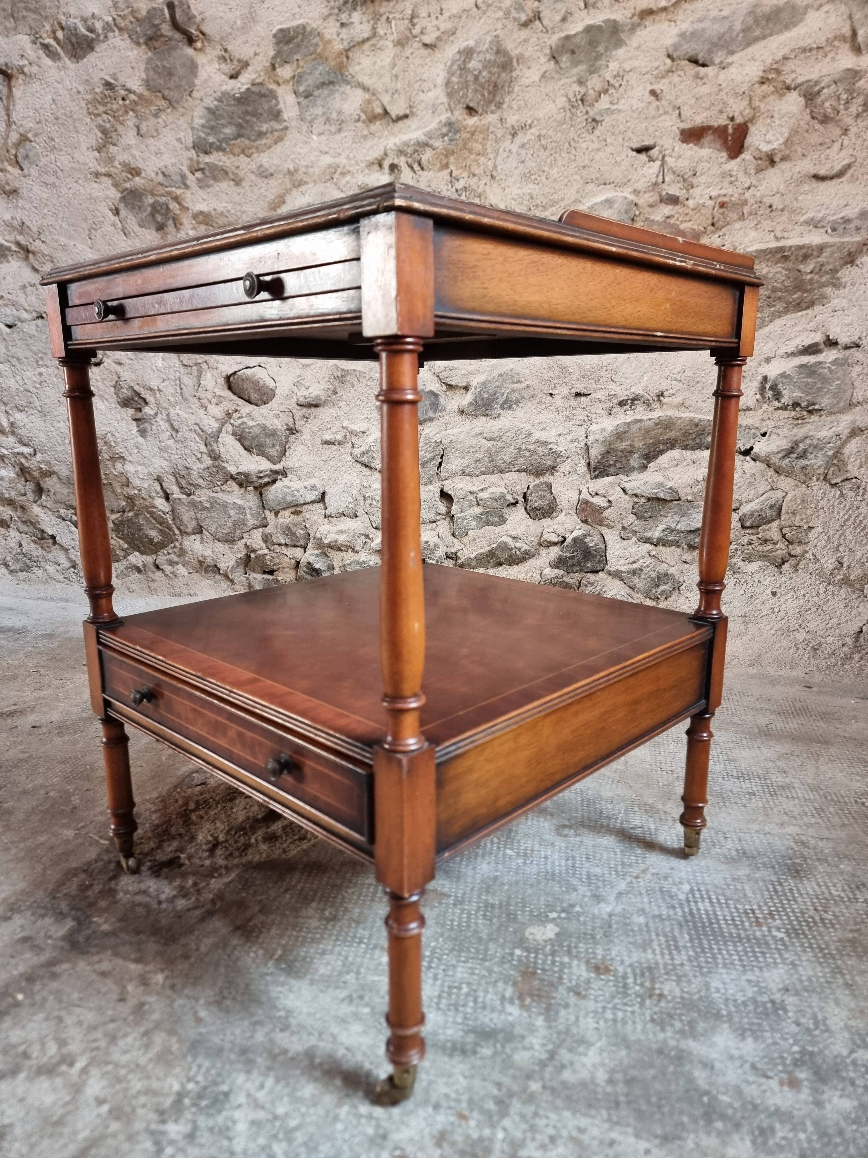Table d’appoint vintage en acajou – France, années 50/60