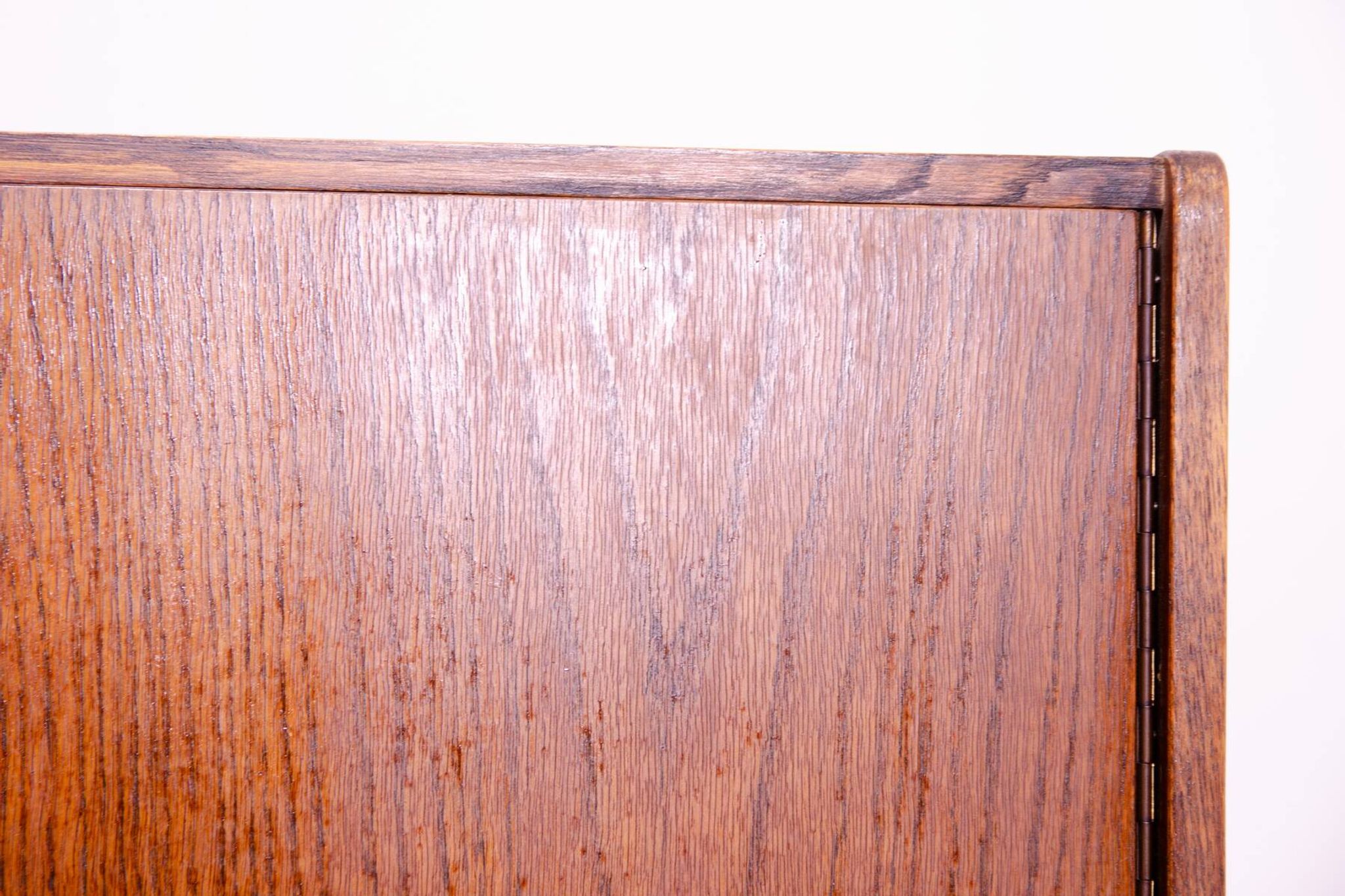 Elegant oak wardrobe U-450 by Jiří Jiroutek for Interiér Praha, 1960´s