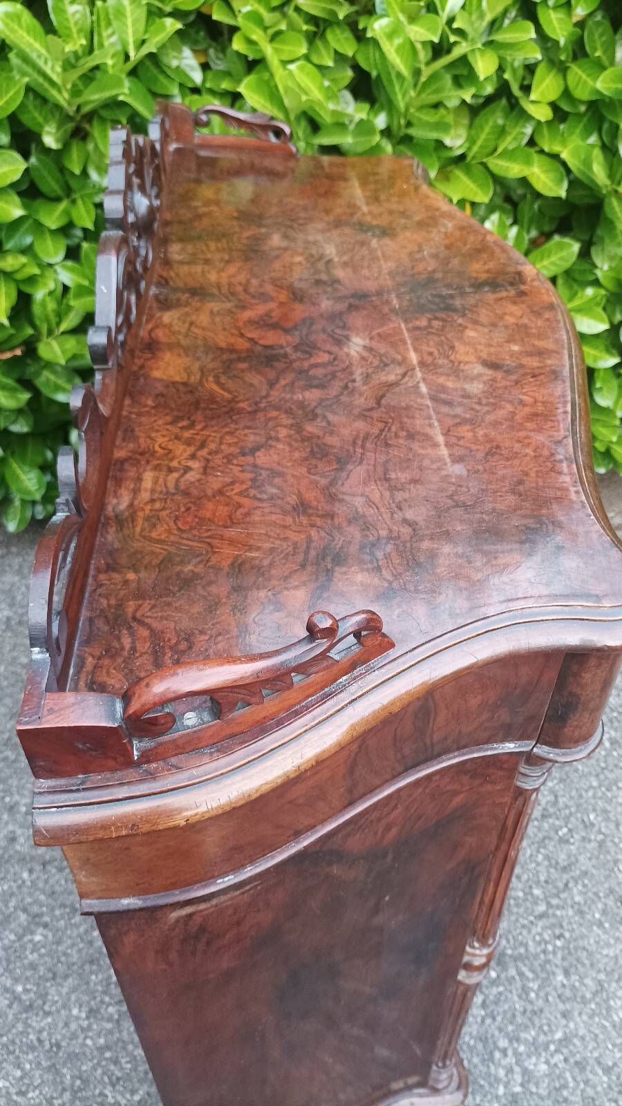 Napoleon III period display cabinet in rosewood.