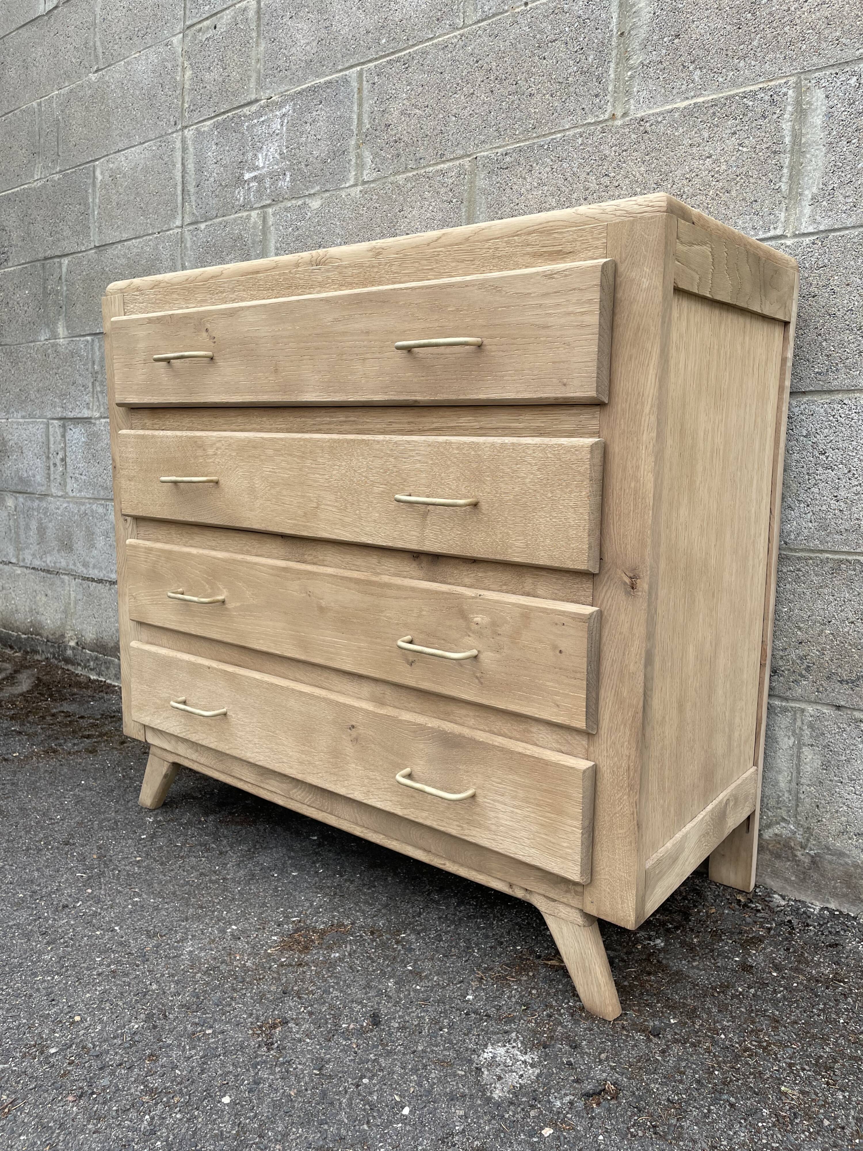 Commode vintage à 4 tiroirs aérogommée