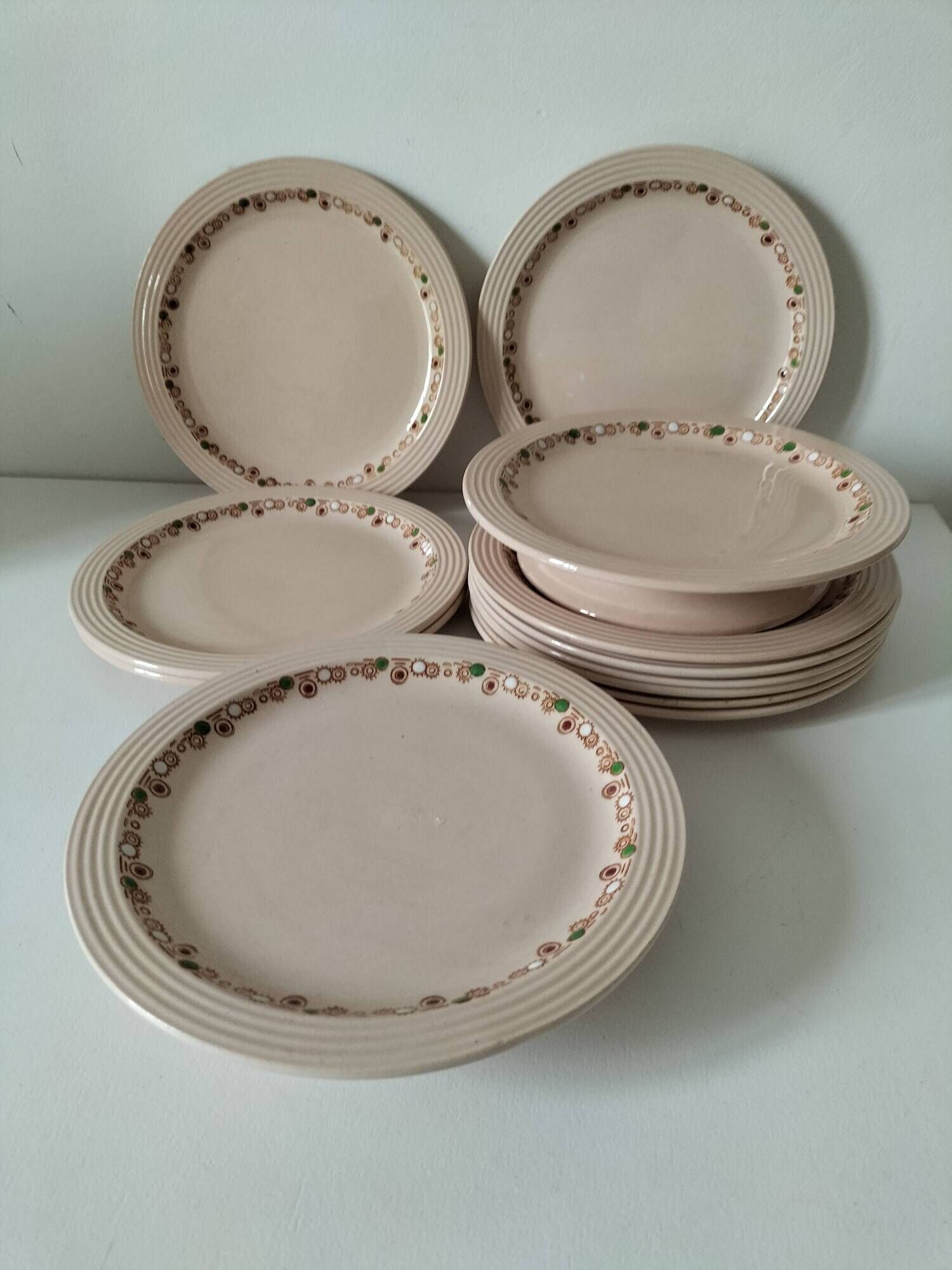Plats à gâteaux et assiettes à dessert Longwy modèle Betty